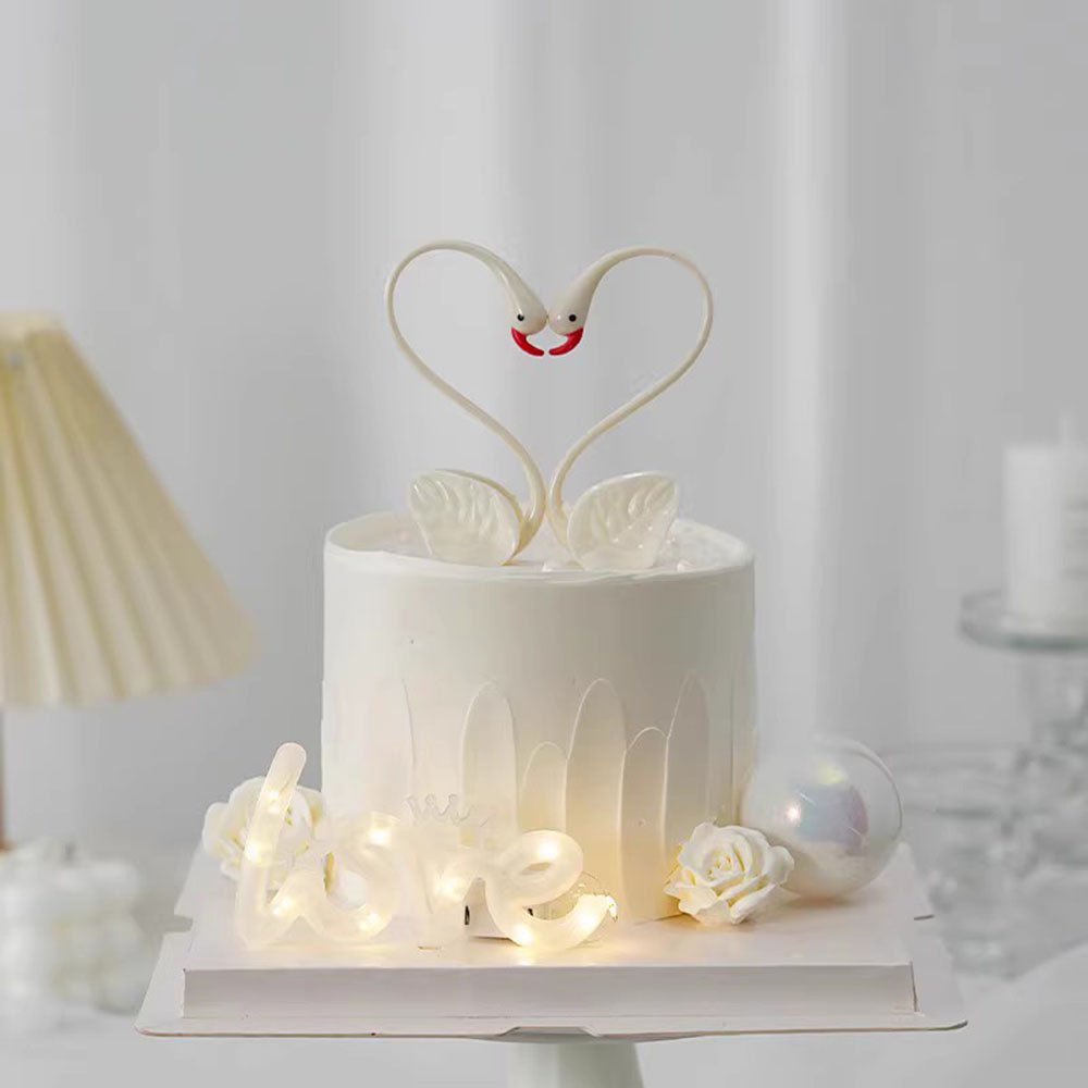 Valentine's Day beautiful cake decoration black and white swan decoration goddess birthday love bird plug-in