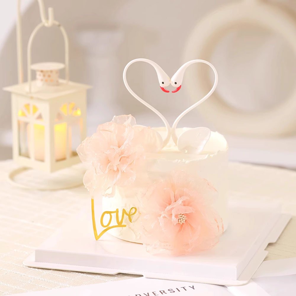 Valentine's Day beautiful cake decoration black and white swan decoration goddess birthday love bird plug-in