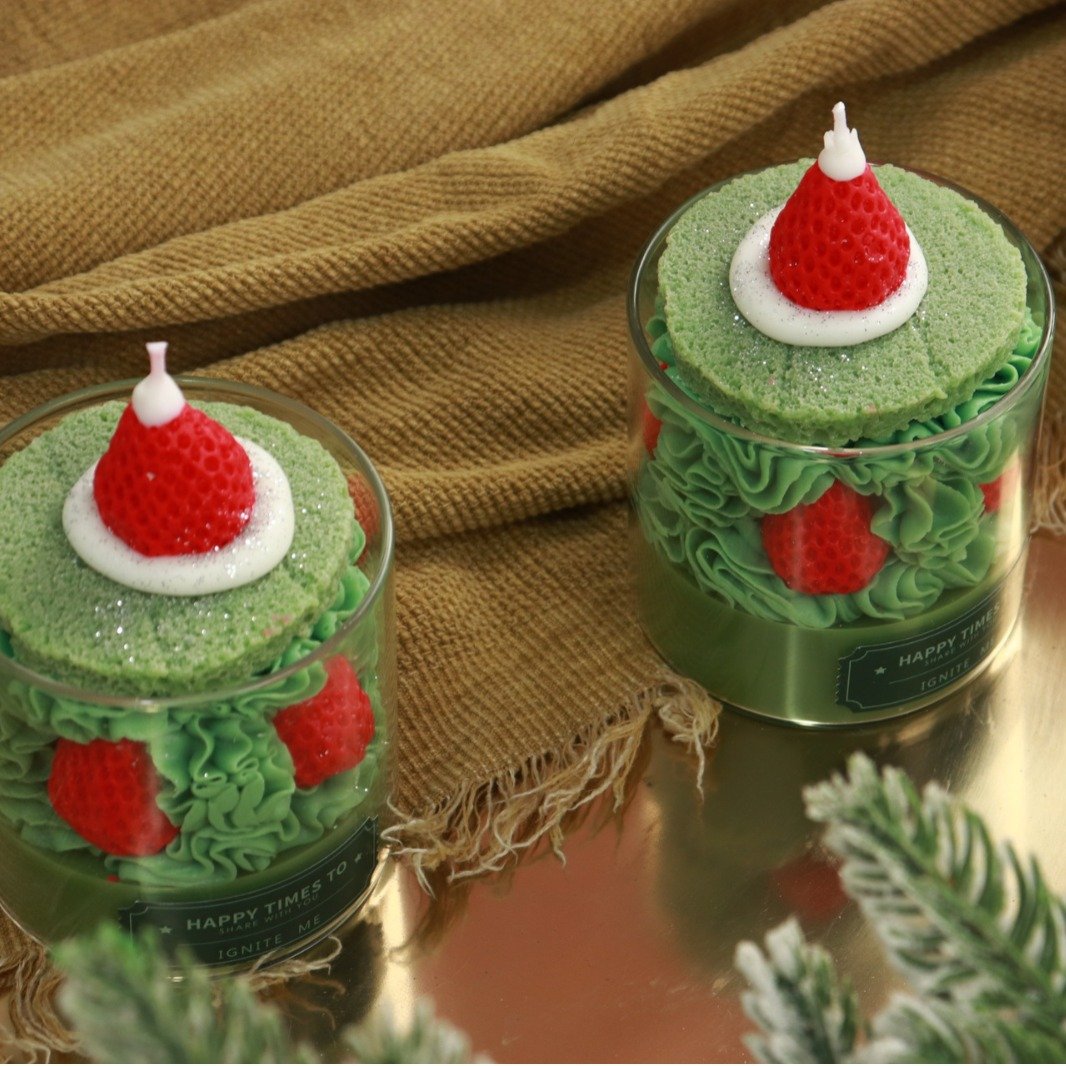 Home Aroma Christmas Custom Candle Jars Strawberry Matcha Cake Scented Candle for Christmas Decorations 2024
