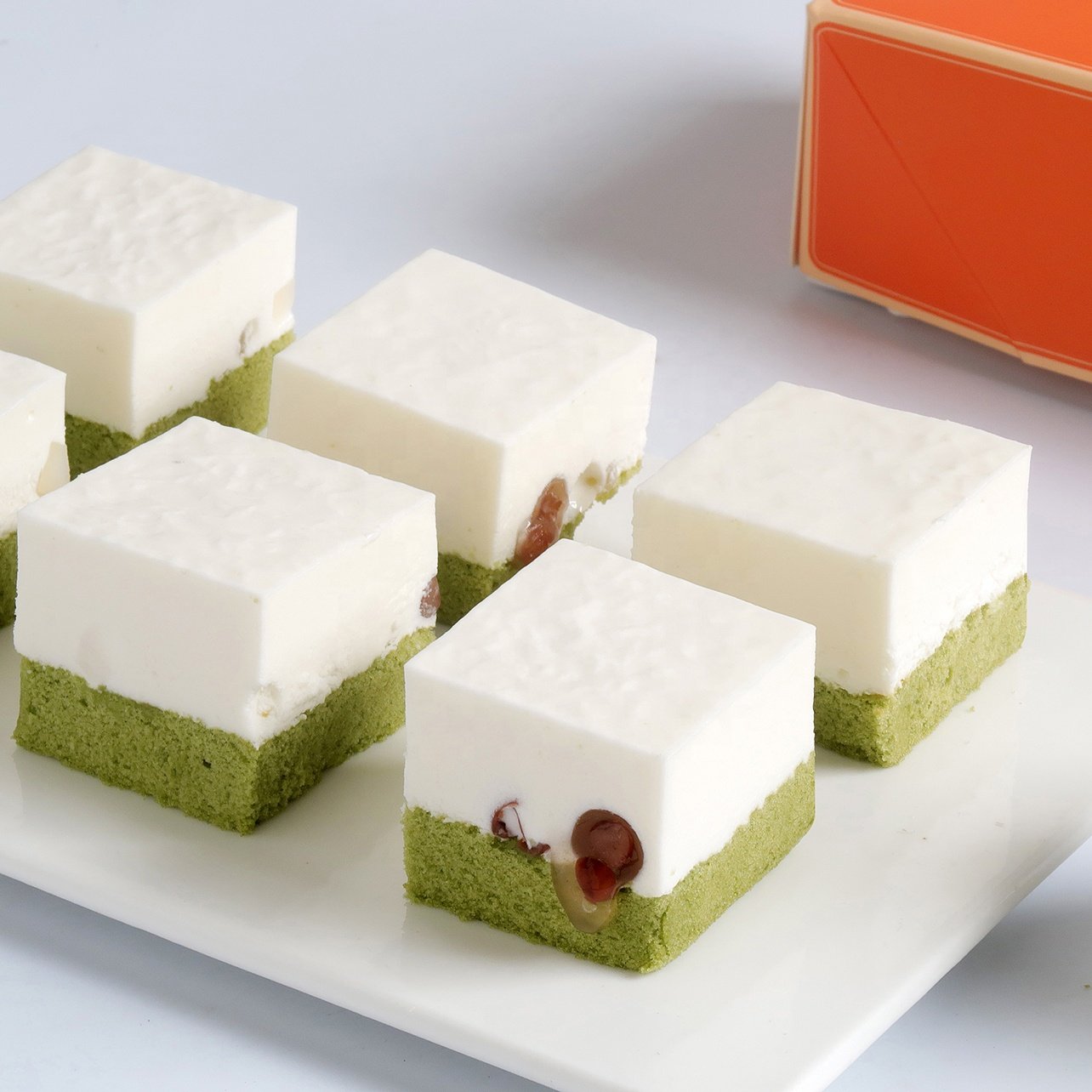 High quality Afternoon tea Gift Meeting Stir fried Horseshoe Beads Afternoon Tea Dim sum Yogurt Mousse Cake