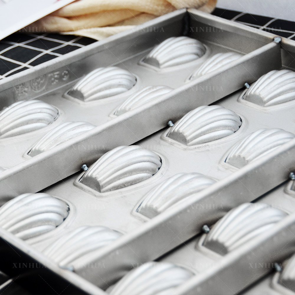 Factory Wholesale Non-stick Madeleine Cake Baking Mold Shell Shape Mould Pans For Oven Trays
