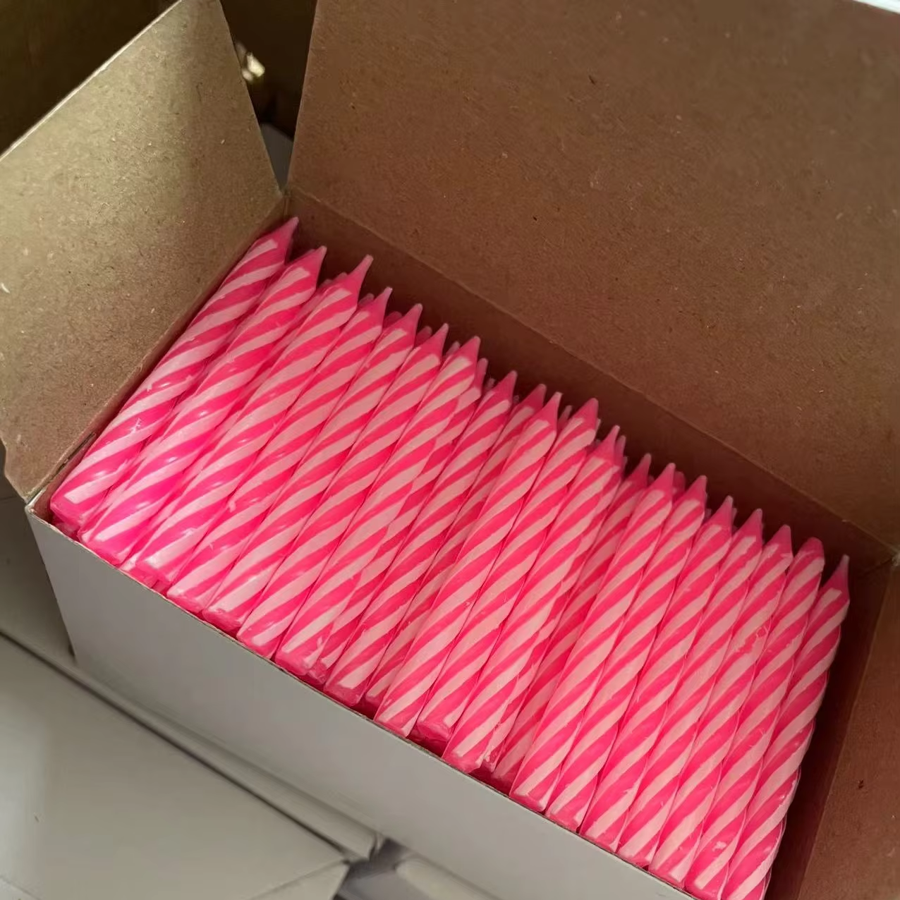 Factory wholesale 0.5*6cm Birthday Candle Cake Topper Spiral Candle Set White box 288pcs per box Babyshower Birthday Party Props