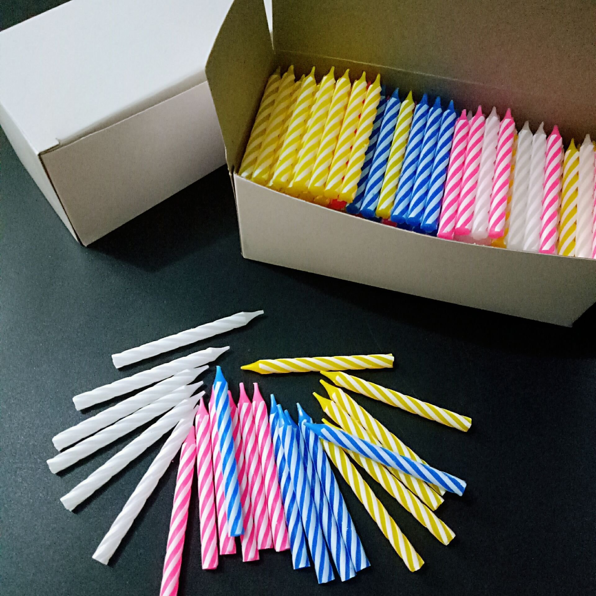 Factory wholesale 0.5*6cm Birthday Candle Cake Topper Spiral Candle Set White box 288pcs per box Babyshower Birthday Party Props