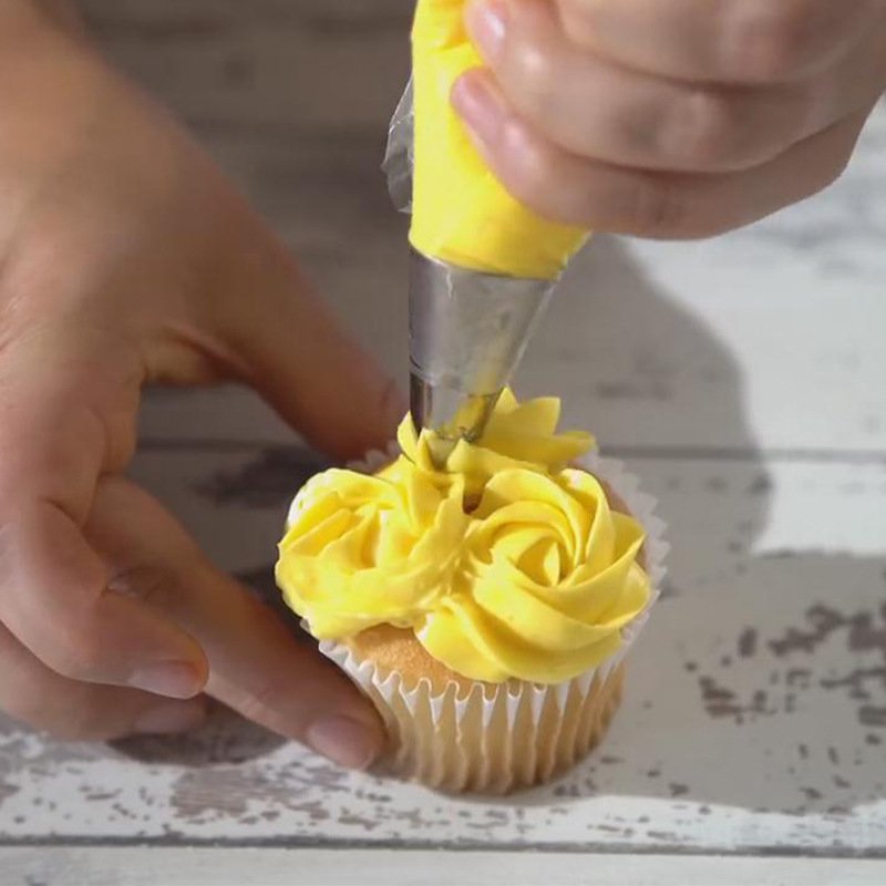 62 PCS Dessert Cupcakes Cake Decorating Kit Tools Icing Nozzles Piping Bags Nozzles