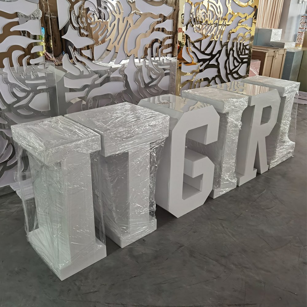 luxury LOVE Letter Table Wedding Love Baby Number Table Supplier Wedding Backdrop Letter Table With Acrylic Desktop Supplies