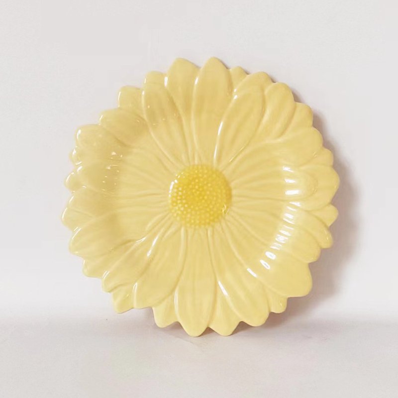 Assorted Color White Pink Yellow Flower Shape Decorative Dinnerware Ceramic Dessert Cake Plate Dish for Restaurant Wedding Party