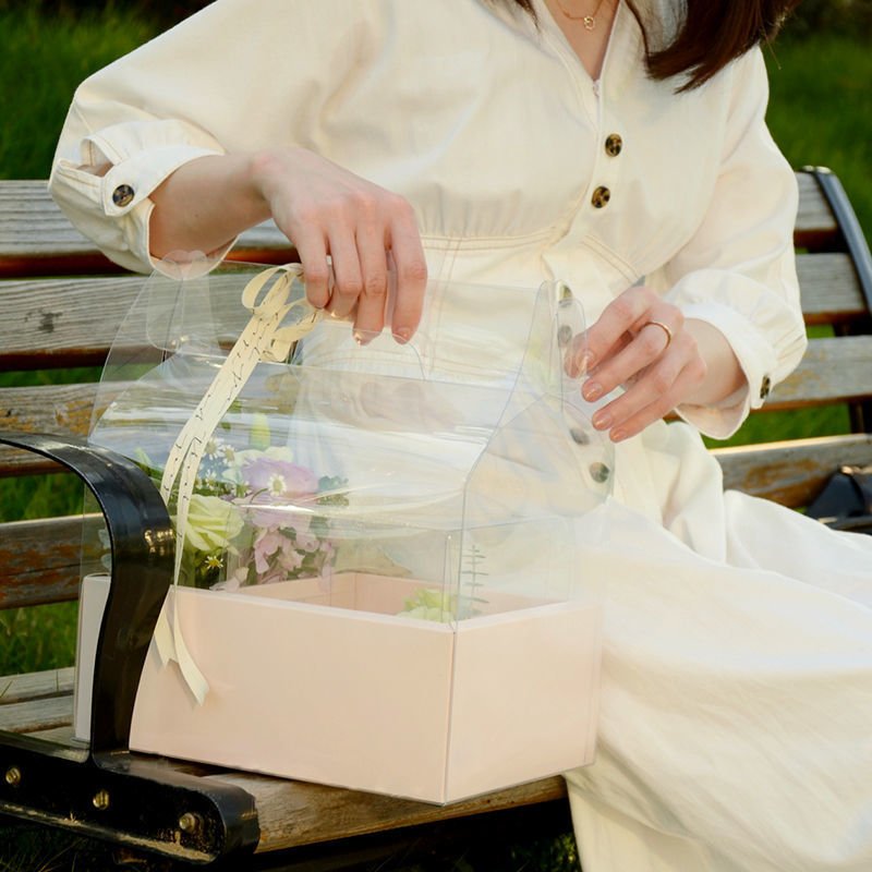 Flower cake box Christmas Valentine's creative floral gift box hand-held transparent baking cake gift box suppliers