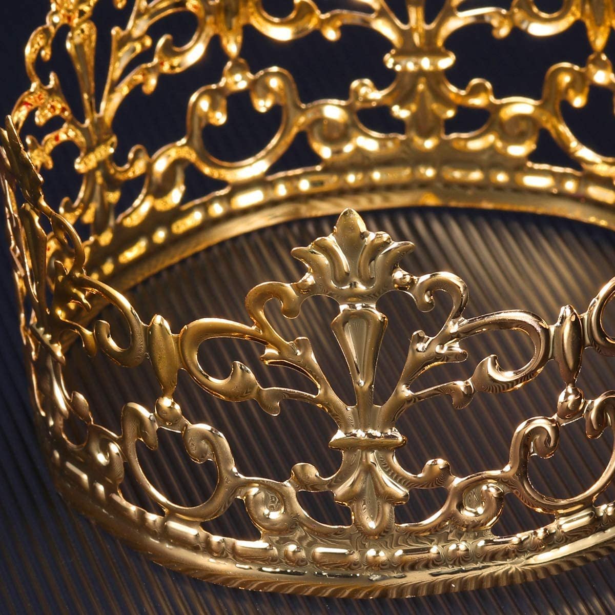 Wholesale Metallic Gold Crown Cake Topper Princess Girl Happy Birthday Elegant Crown Weddings Party Cake Decoration Supplies