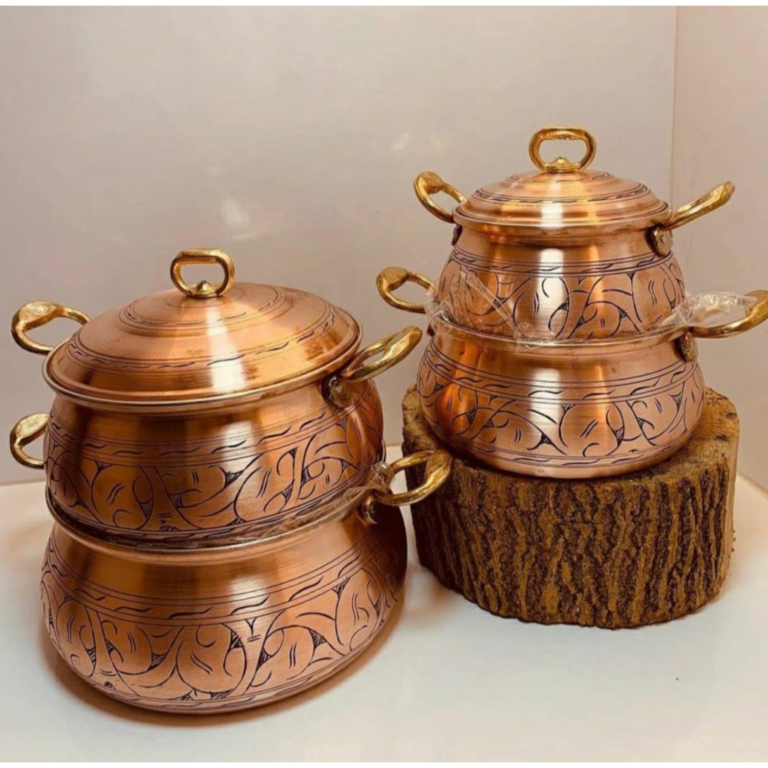 Round Hot Dish Serving Bowl in Stainless Steel and Iron with Lid Perfect for Hotelware Restaurant and Wedding Casserole