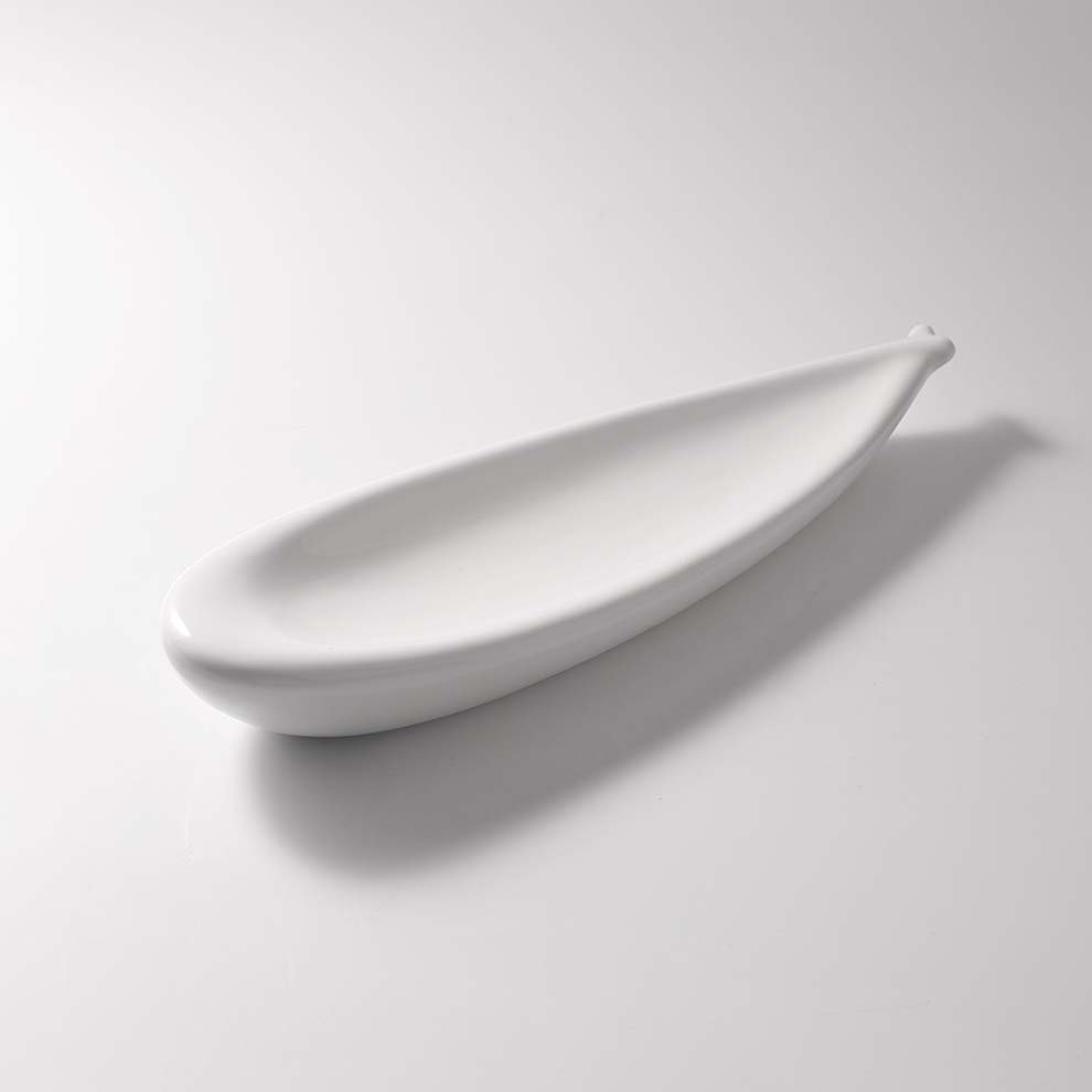 Supplier Customize Elegant Irregular Fish Shape White Ceramic Plates Dishes For Restaurant Wedding Event Porcelain Tableware