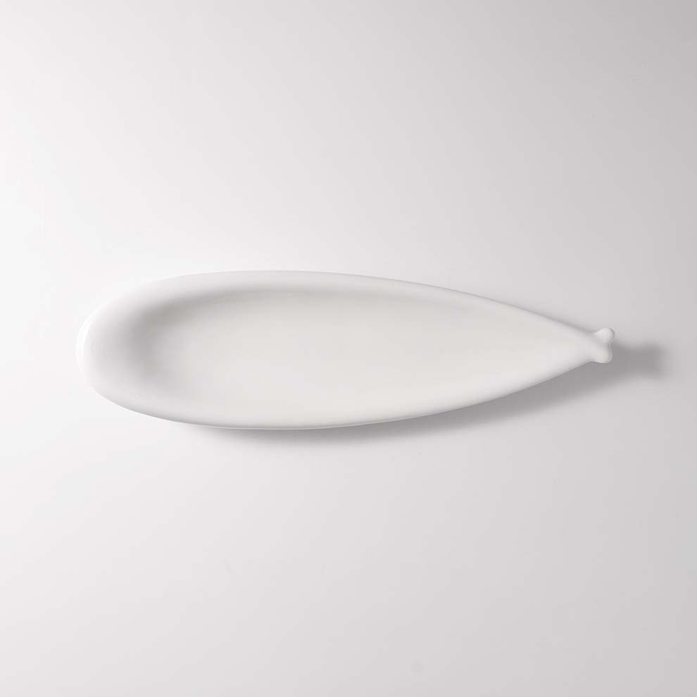 Supplier Customize Elegant Irregular Fish Shape White Ceramic Plates Dishes For Restaurant Wedding Event Porcelain Tableware