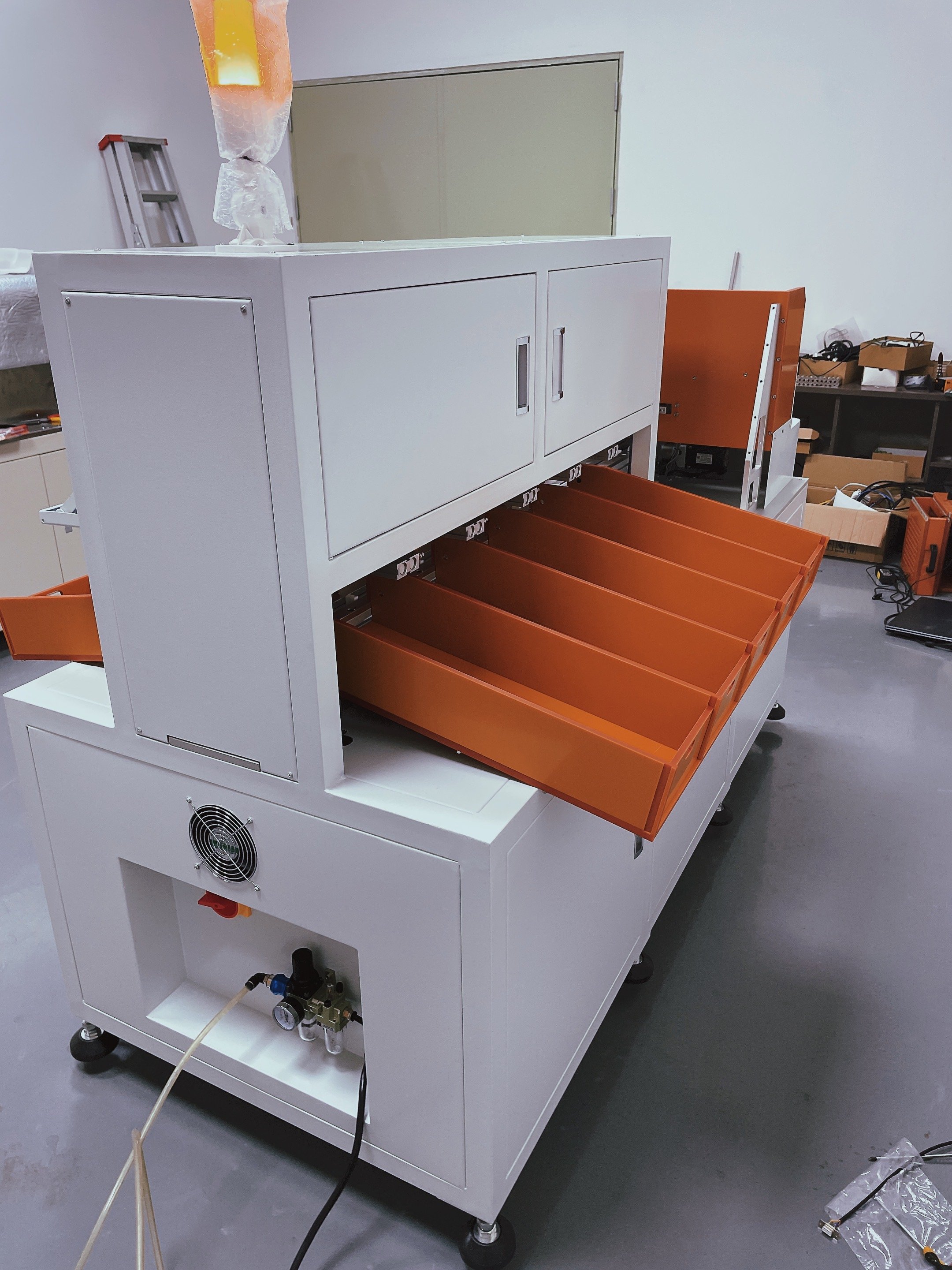 Automatic 33140 10 Channels Lithium Battery Pack Sorter Tester Cylindrical Cell Sorting Machine