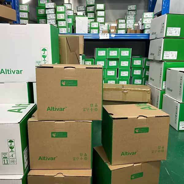New in Box PLC and PAC Dedicated Controller 100 240 V AC 4 Transistor 4 Fast Output 12 Relay TM241C40R