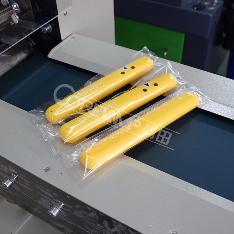 Multifunction Automatic Flow Sandwich Croissants Toast Arabic Bread Food Products Stick Flow Pack Packing Machine