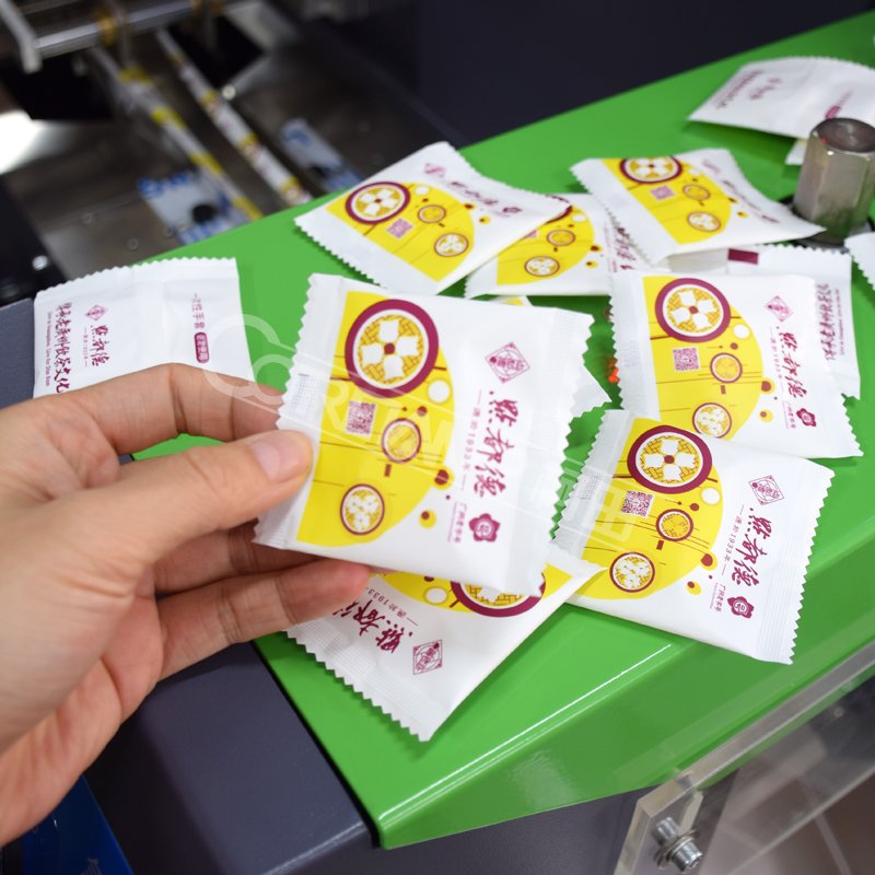Multifunction Automatic Flow Sandwich Croissants Toast Arabic Bread Food Products Stick Flow Pack Packing Machine
