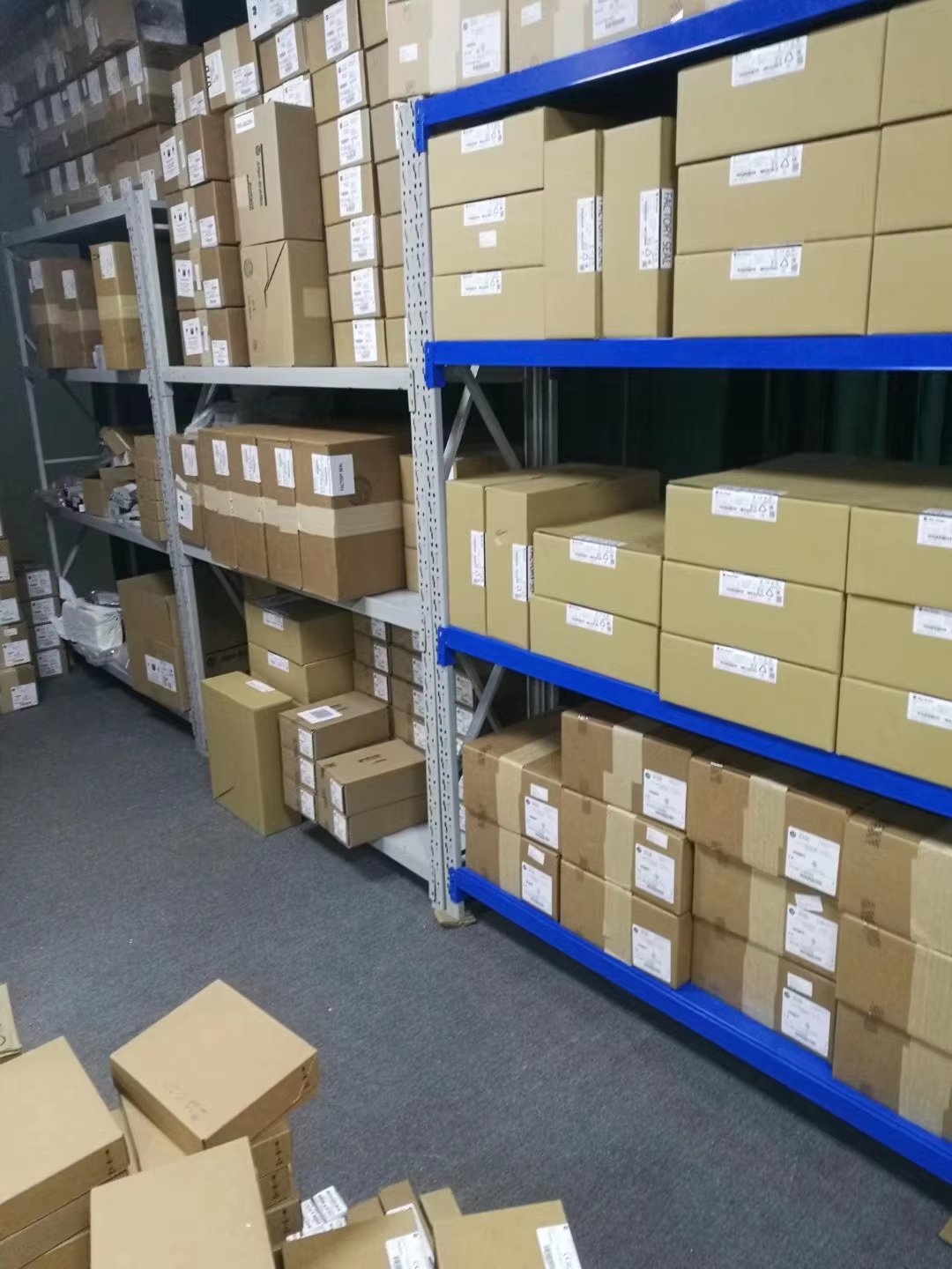 6AV6642-0DA01-1AX1 PLC Controller Gold Seller Brand New Original Spot 6AV6642-0DA01-1AX1 PLC Controller