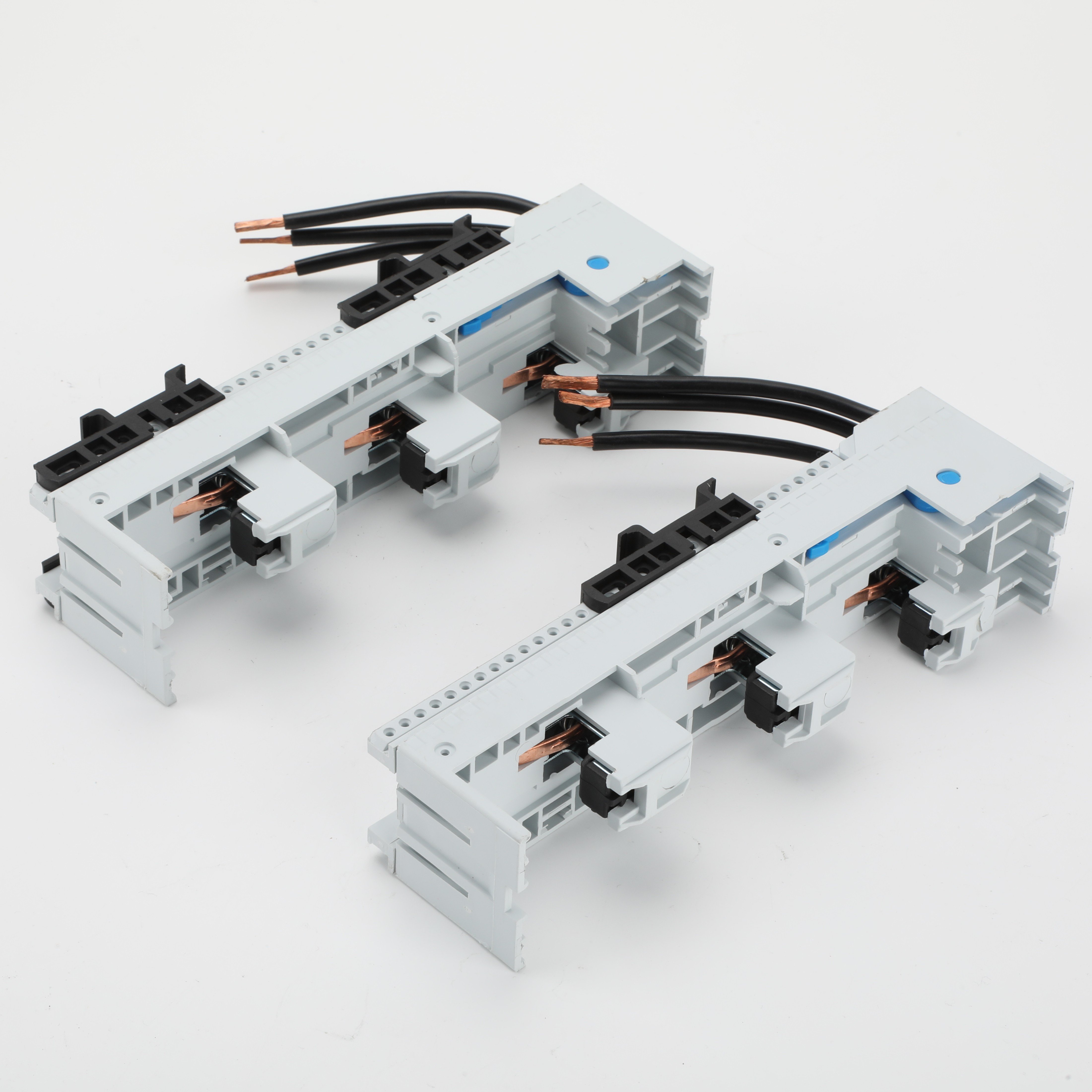 Industrial 32A 690V 3P Busbar System Breaker Adapter Electrical Equipment Cable without Terminal PLC PAC Dedicated Controllers
