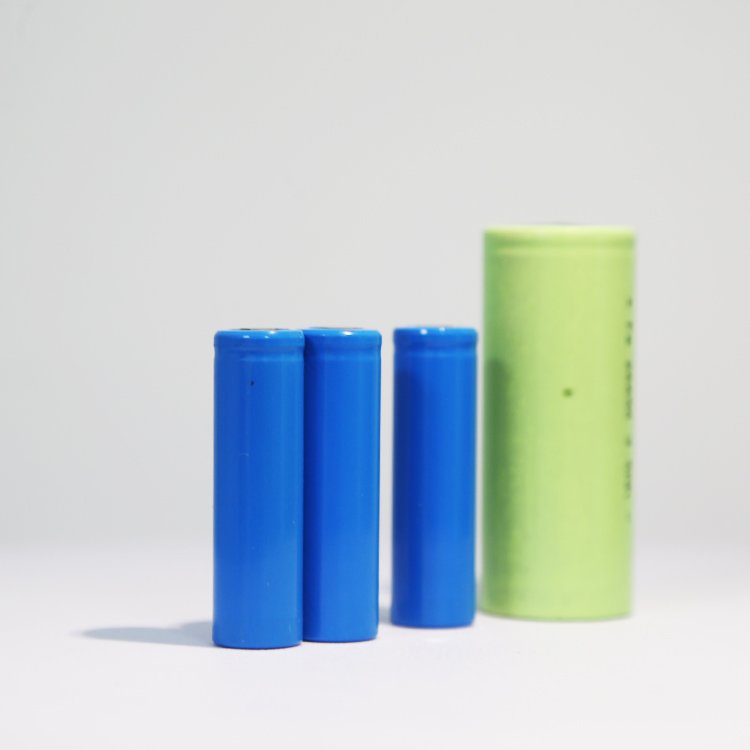 Factory wholesale price Full Capacity 3.7v 2600mah 3C case battery 18650 NCM for power tools