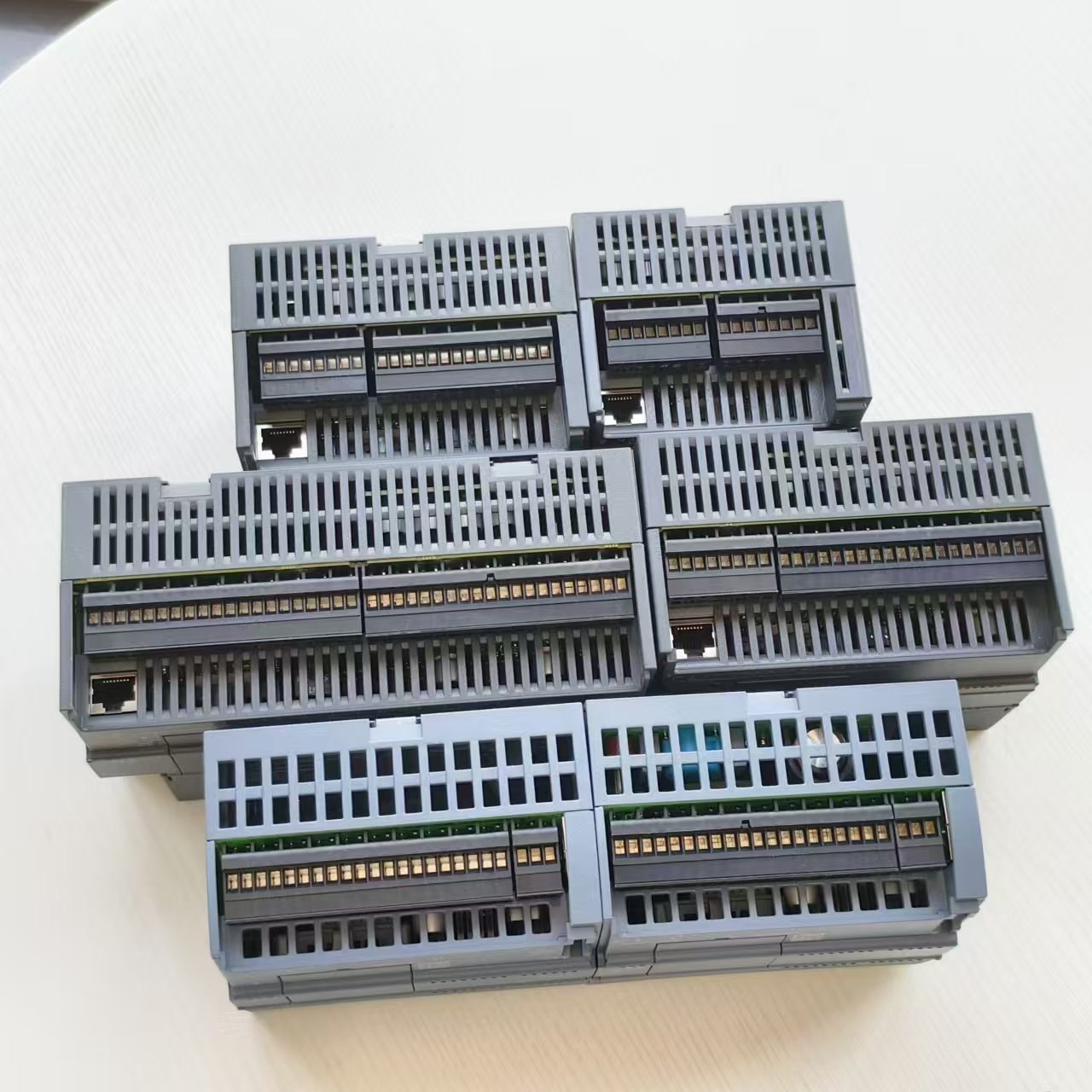 100% New Original 6es7215-1bg40-0xb0 S7-1200 Cpu 1215c Plc 6es7215-1bg40-0xb0