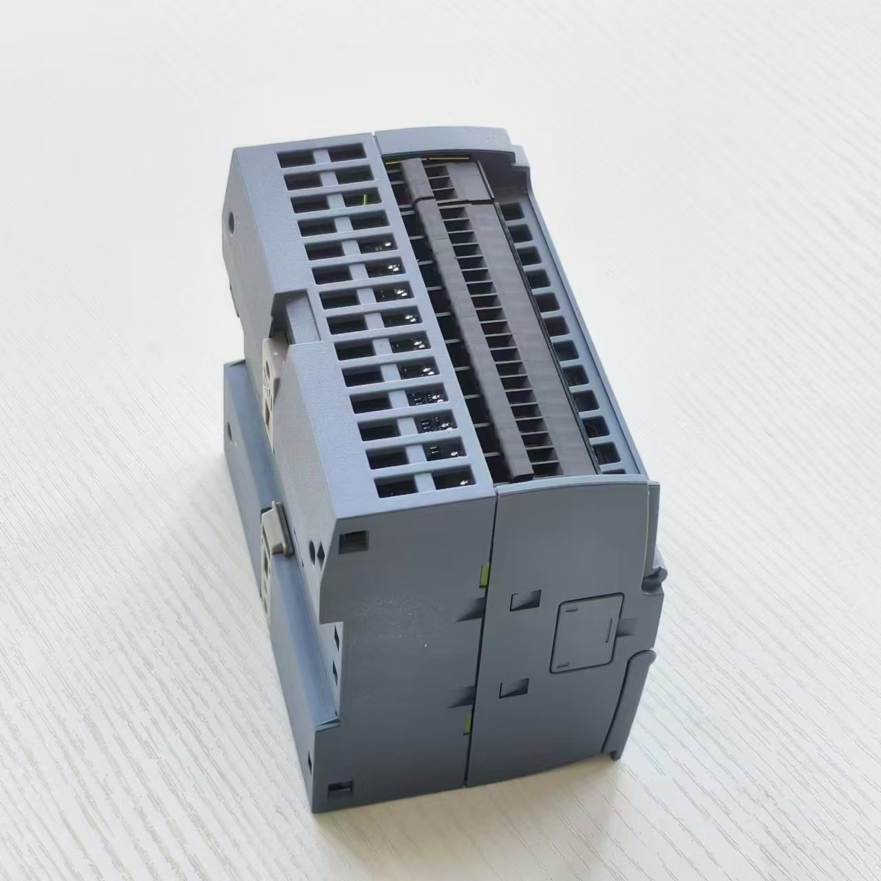 100% New Original 6es7215-1bg40-0xb0 S7-1200 Cpu 1215c Plc 6es7215-1bg40-0xb0