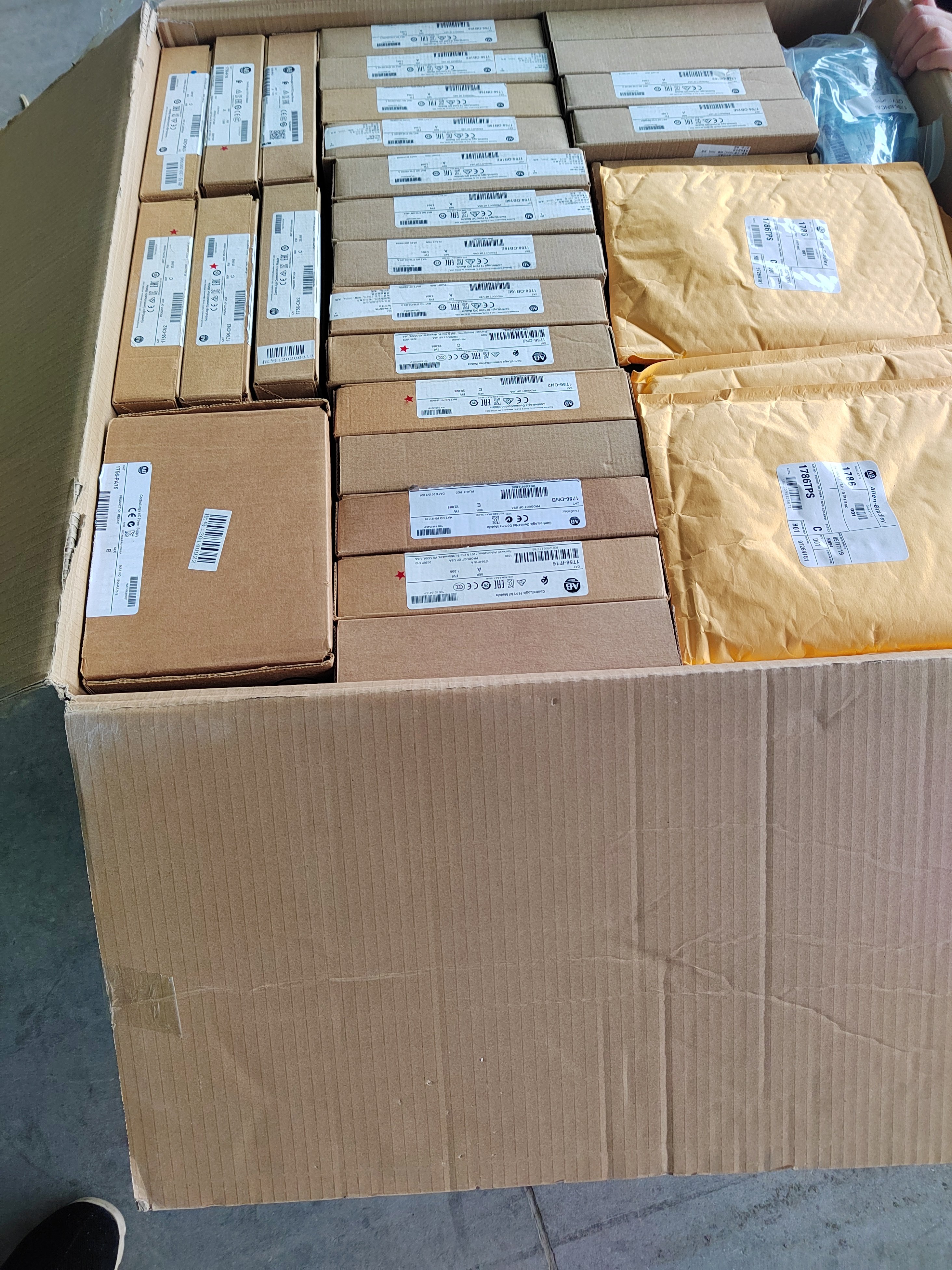 New Arrival 100% Original PLC 1756-EN2T For PLC Cabinets For PLC PAC & Dedicated Controllers