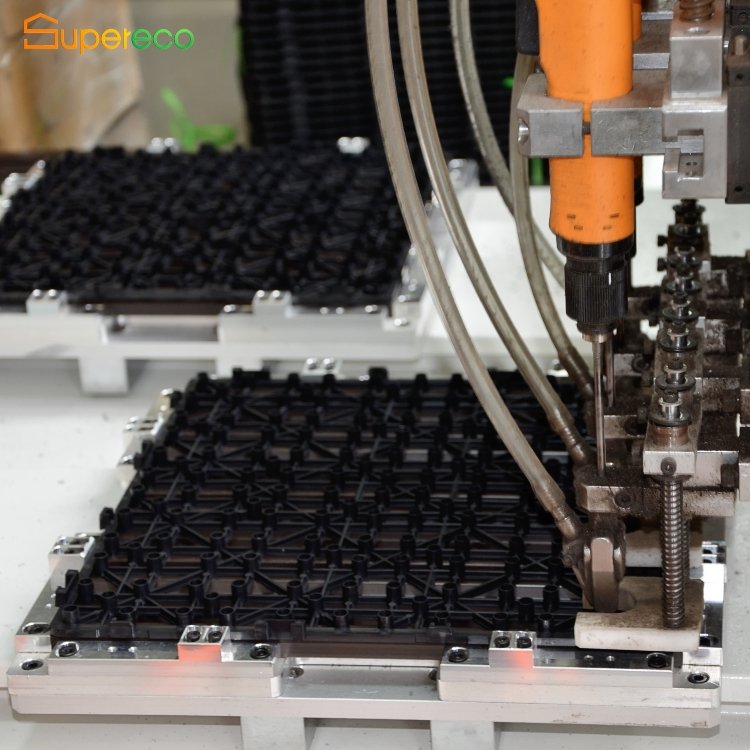 Anti-slip Wood Plastic Composite Wpc Diy Decking Tiles Balcony Tiles Waterproof Easy Installed 300*300mm