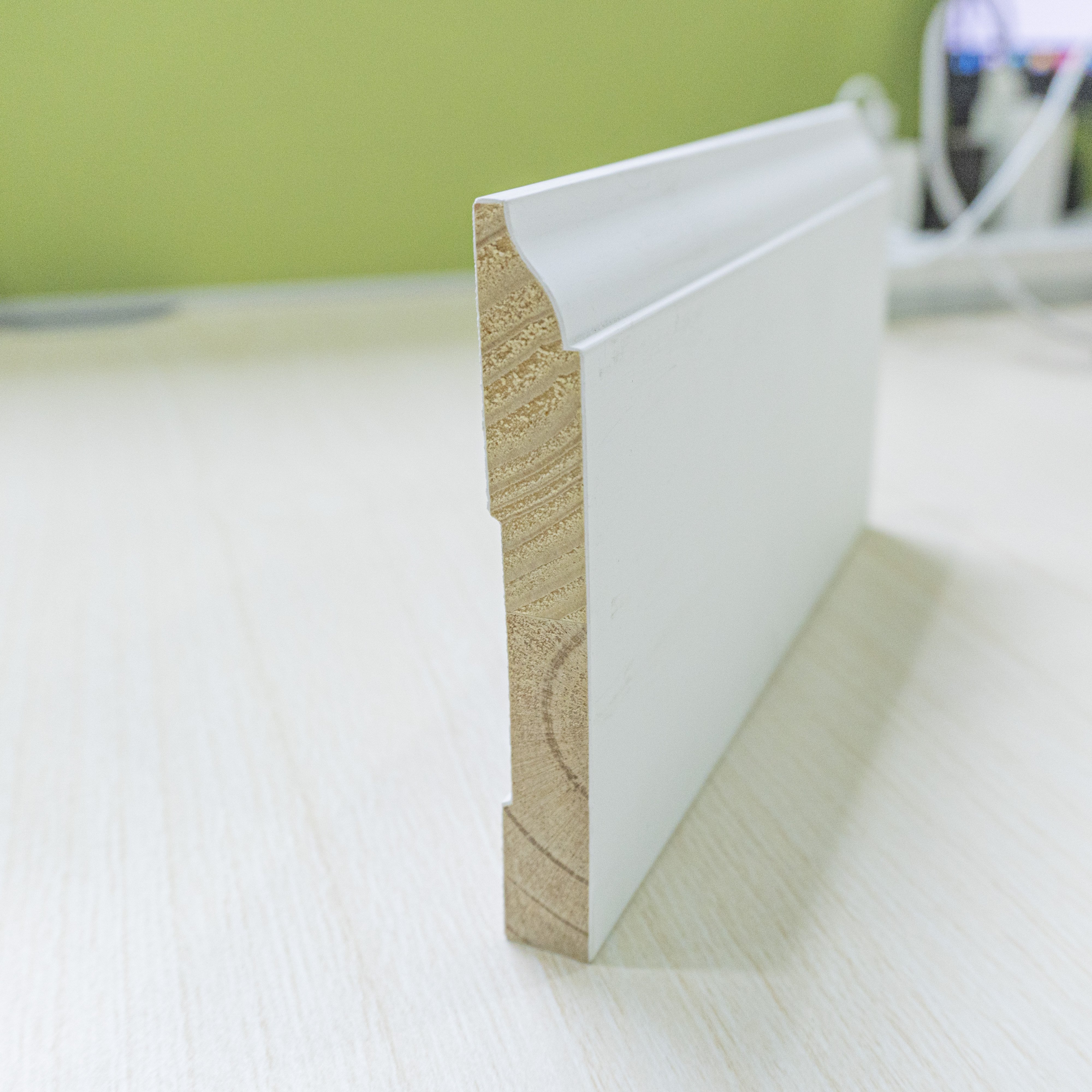 Wholesale Modern White Finger Joint Pine Baseboard Skirting Board Solid Wood MDF Waterproof For Hotels