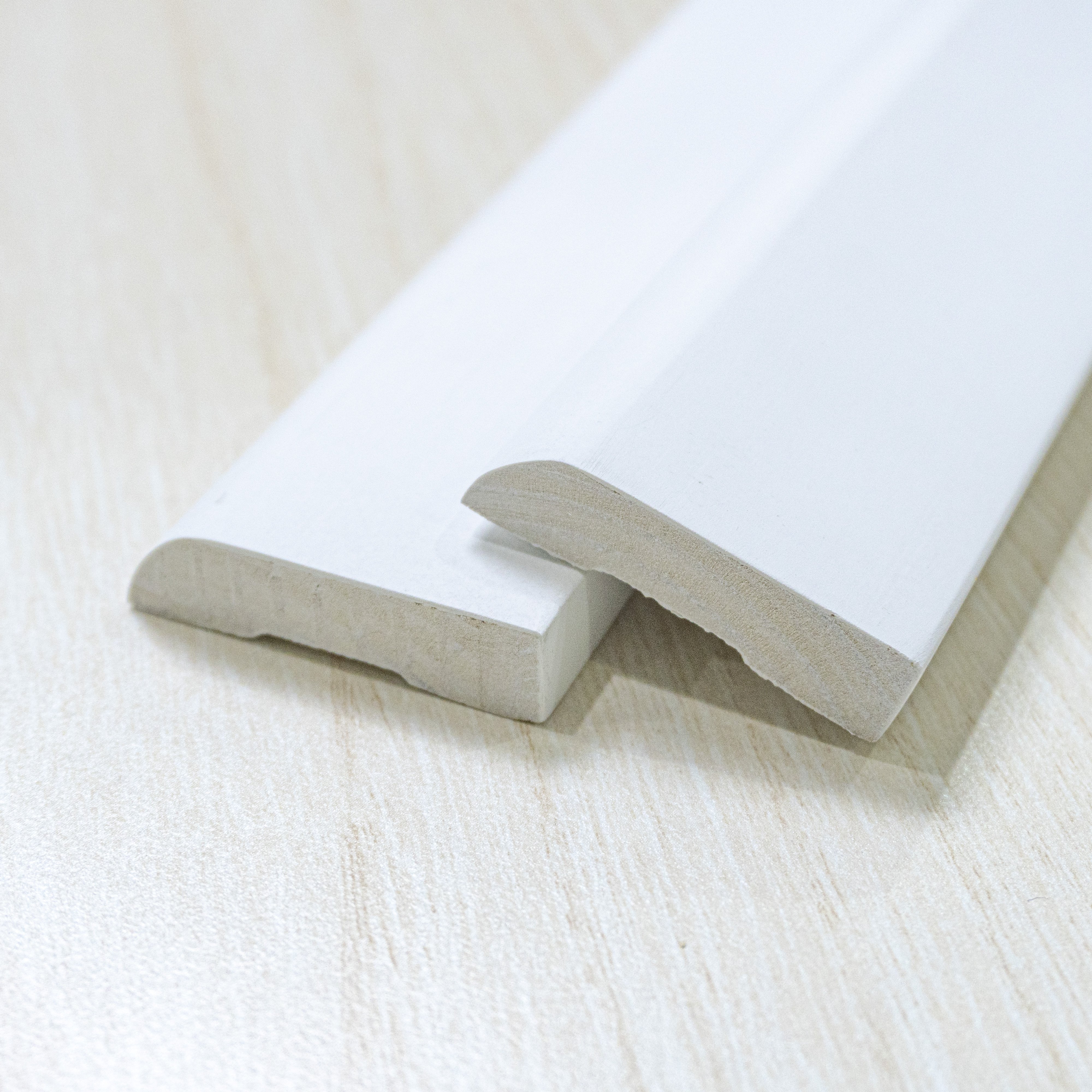 Wholesale Modern White Finger Joint Pine Baseboard Skirting Board Solid Wood MDF Waterproof For Hotels