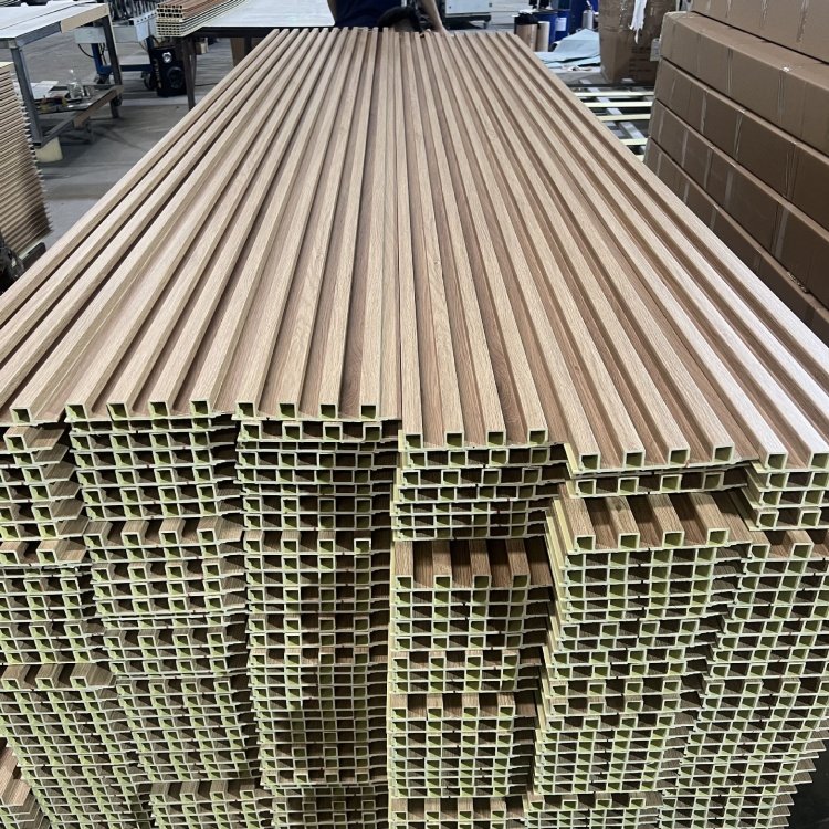 2025 luxury Wood Veneer Fluted WPC Wall Panel PVC Wandpanelen Waterproof Woonkamer Slaapkamer 3D Wall Covering Board