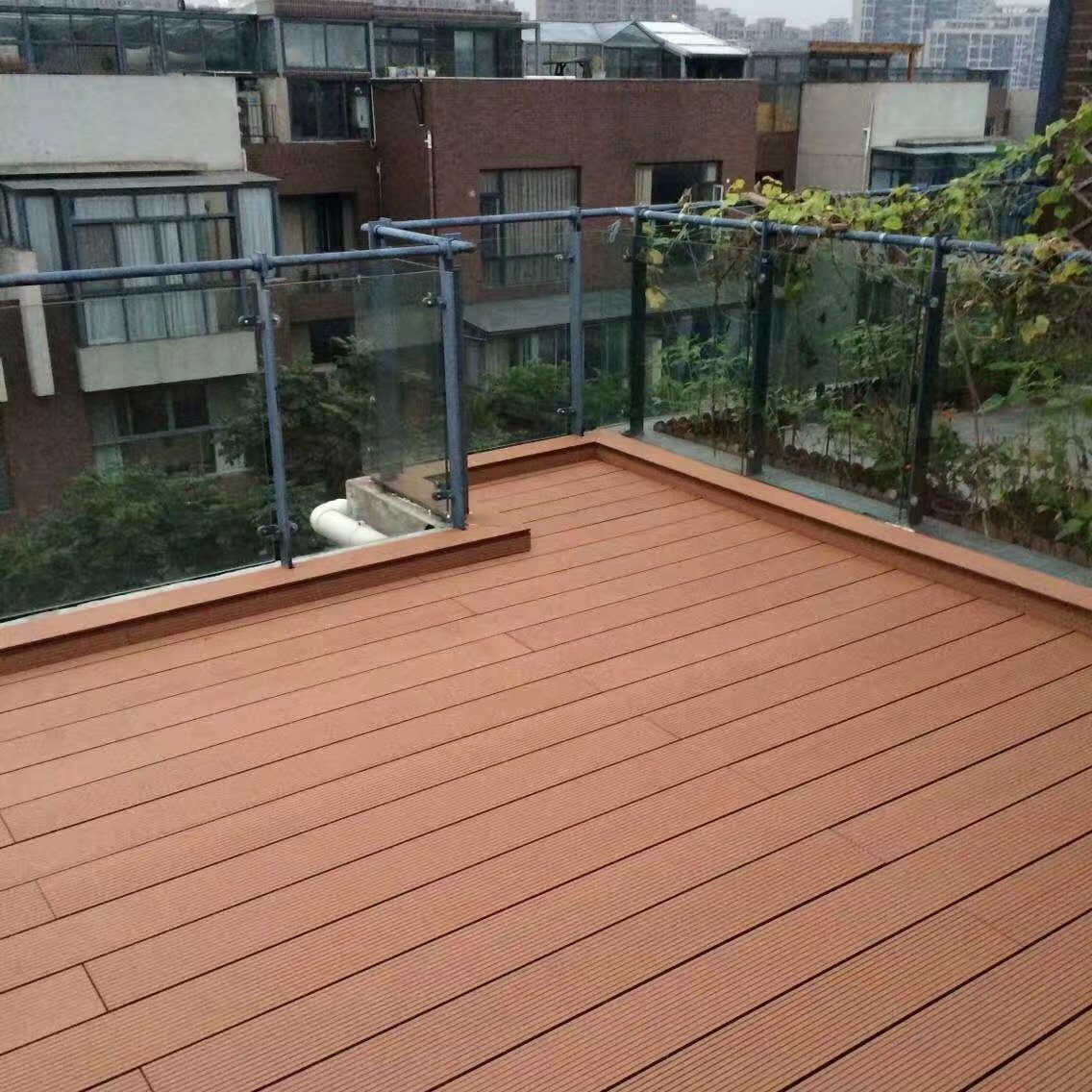 Co-extruded WPC Composite Decking Boards For Outdoor Floor Covering Waterproof WPC Composite Decking 146*24mm
