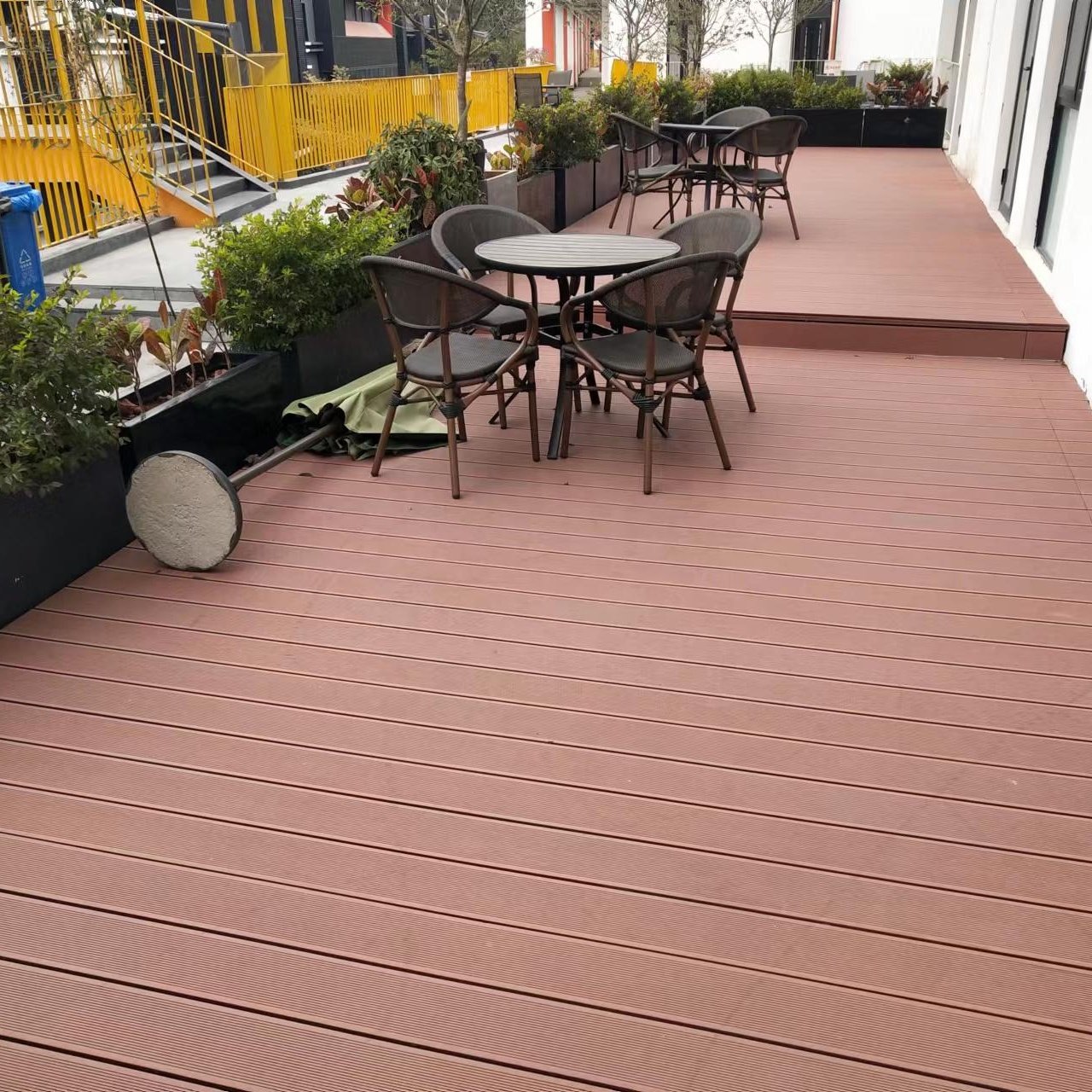 Factory supply solid wpc flooring waterproof wood plastic composite decking board for plank road