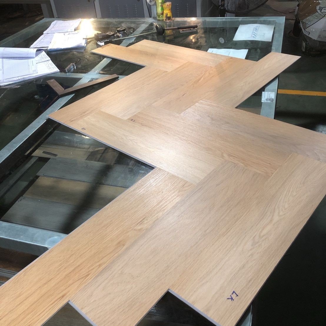 Best Selling Luxury SPC Click Wood Grain PVC LVP Decking 5mm Waterproof Flooring Tile for Indoor and Outdoor Projects