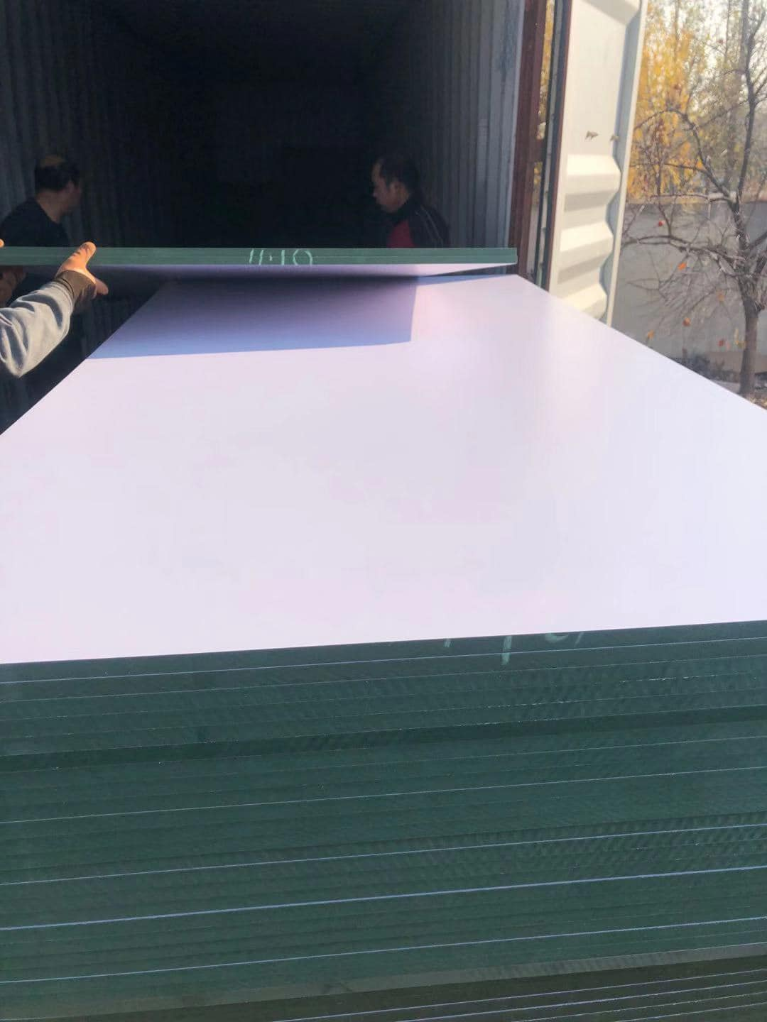 linyi Wood veneer hdf fibreboard mdf board sheet 18mm