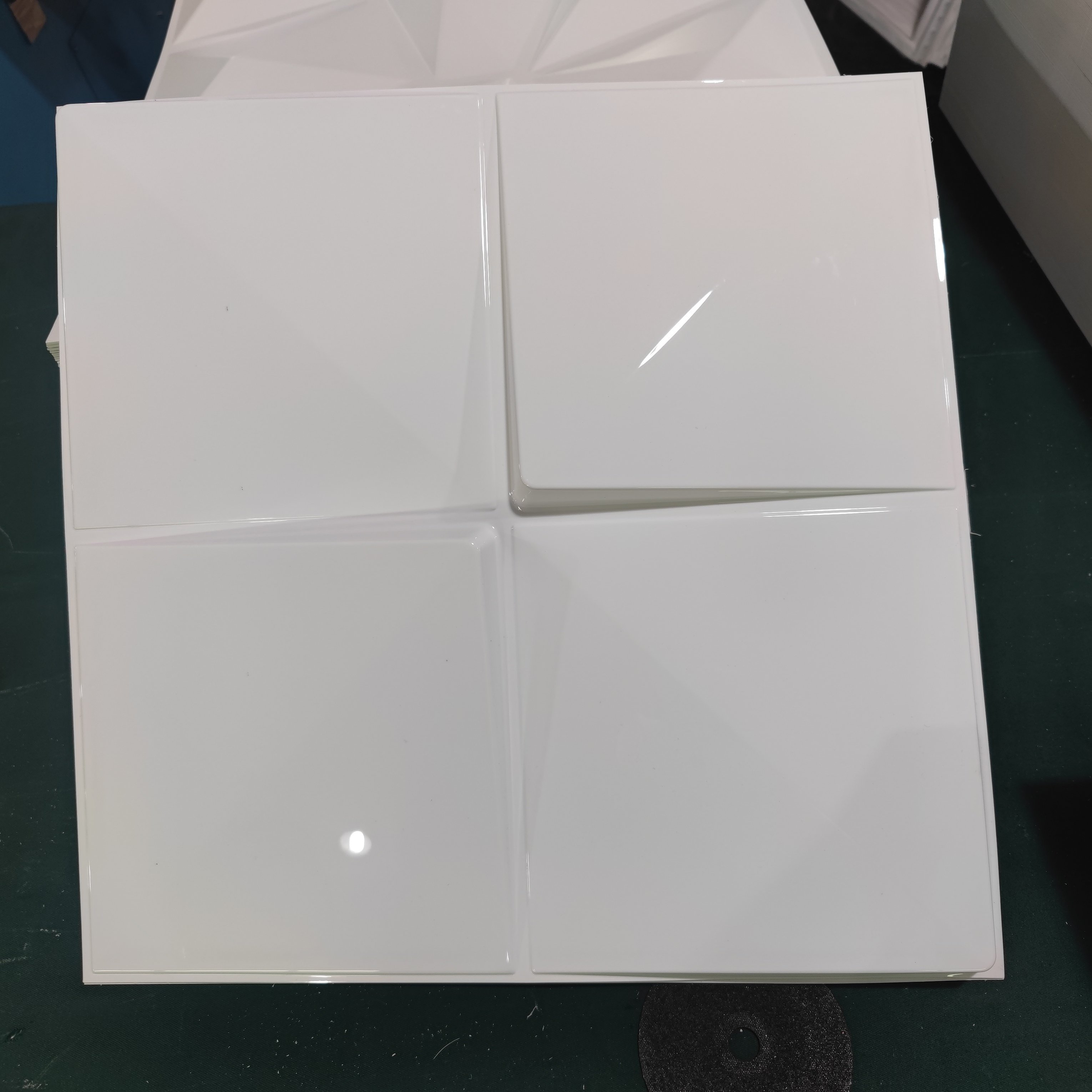 Evrionmental Easy Install Waterproof Pvc Material Mirror 3d Pvc Wall Panel For Interior Decoration