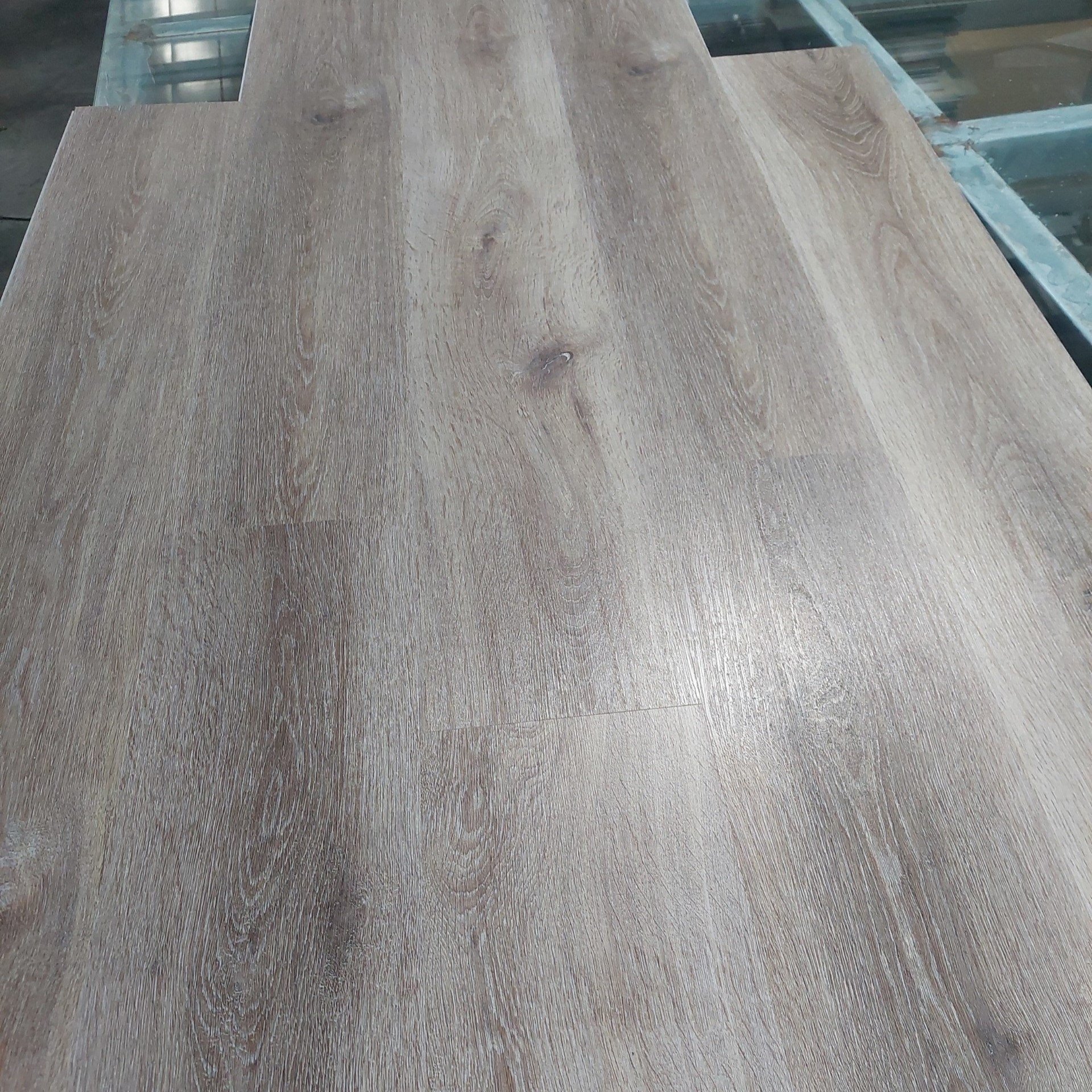 SPC Vinyl Plank Factory Wood Grain Click Rigid Core Flooring Eco-Friendly Sound Absorbing Decking Outdoor Use Customized Sizes