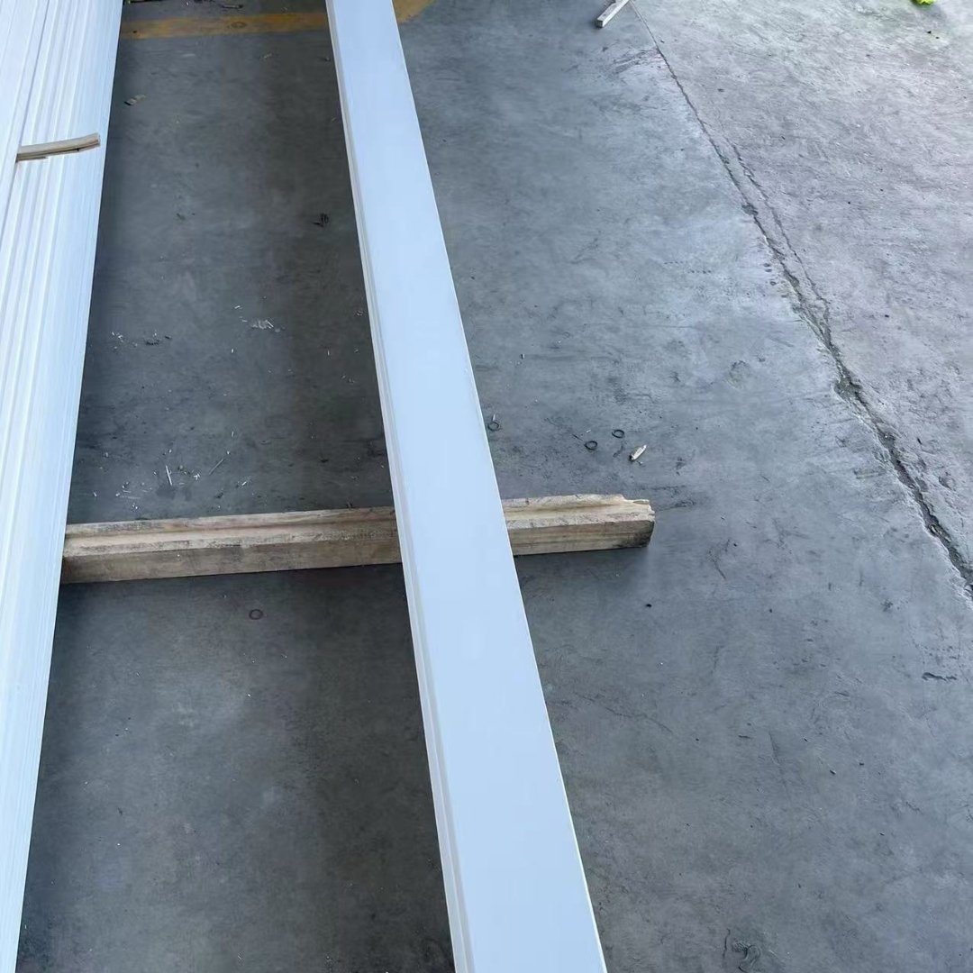High Quality Wholesale Price Solid Wood White Primed Pine Wood Base Wood Moulding Skirting Board For Buildings