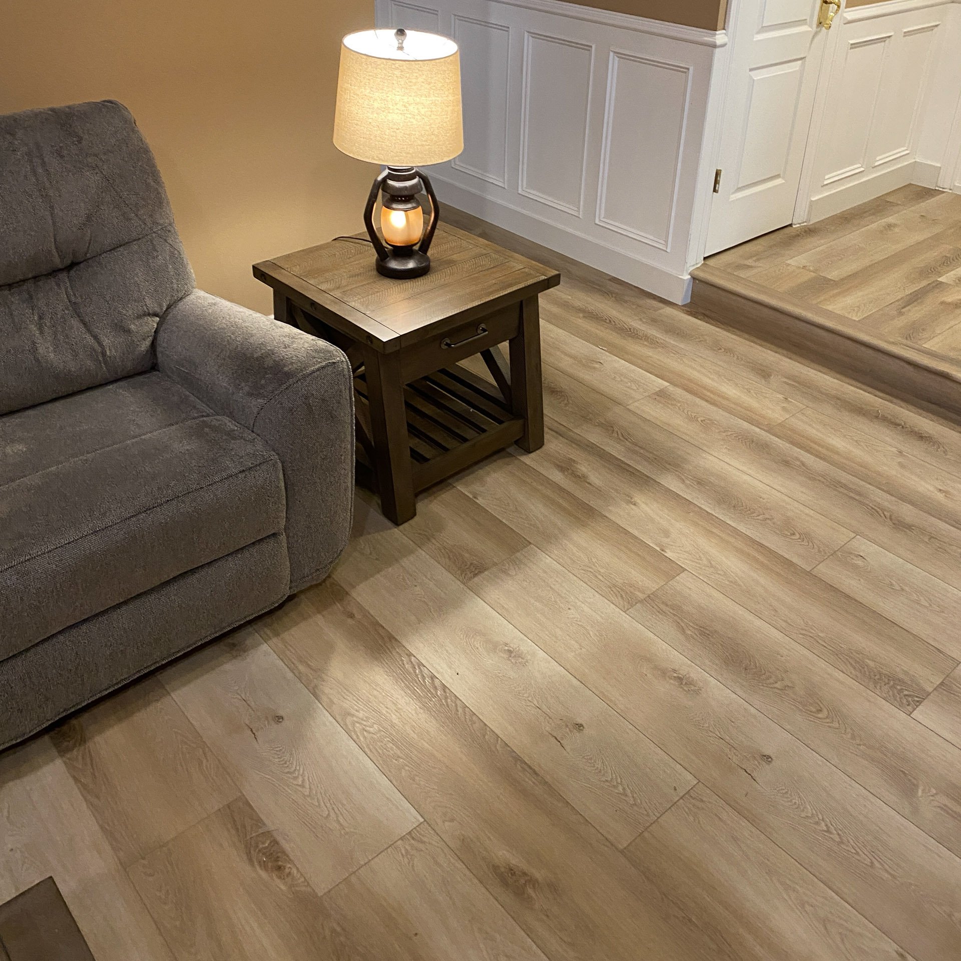 Waterproof SPC Flooring with Wood Grain Design 4mm 5mm 6mm PVC Wearlayer Stone Plastic Composite Decking for Outdoor Indoor Use
