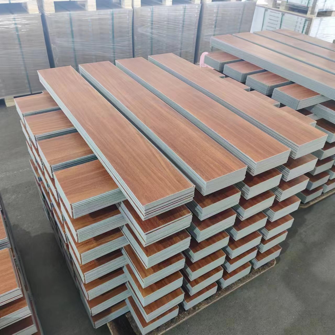 Luxury PVC Vinyl Floor Board Hotels Hospitals 5mm 7mm Thick Easy Click Installation Plastic Indoor Flooring