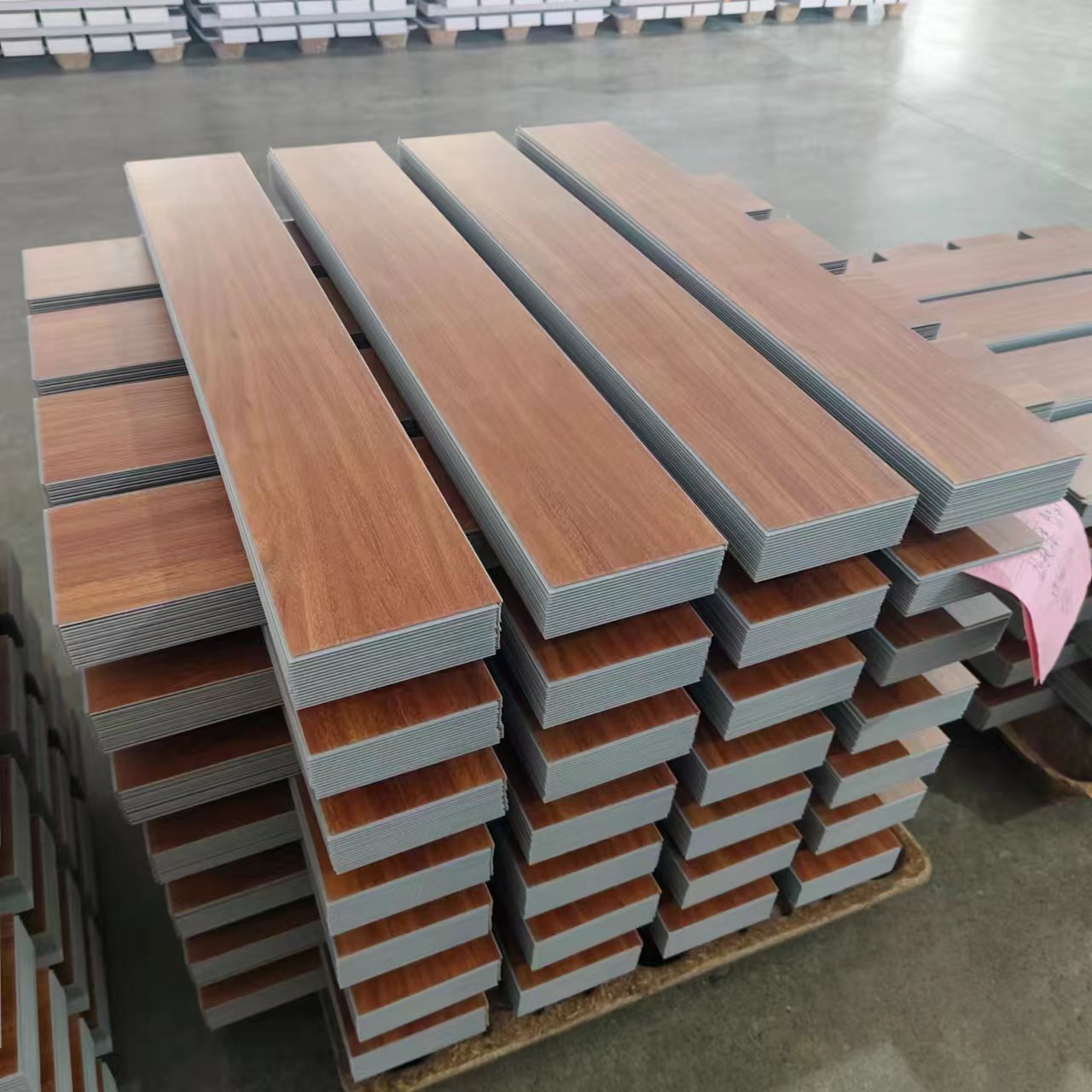 Luxury PVC Vinyl Floor Board Hotels Hospitals 5mm 7mm Thick Easy Click Installation Plastic Indoor Flooring