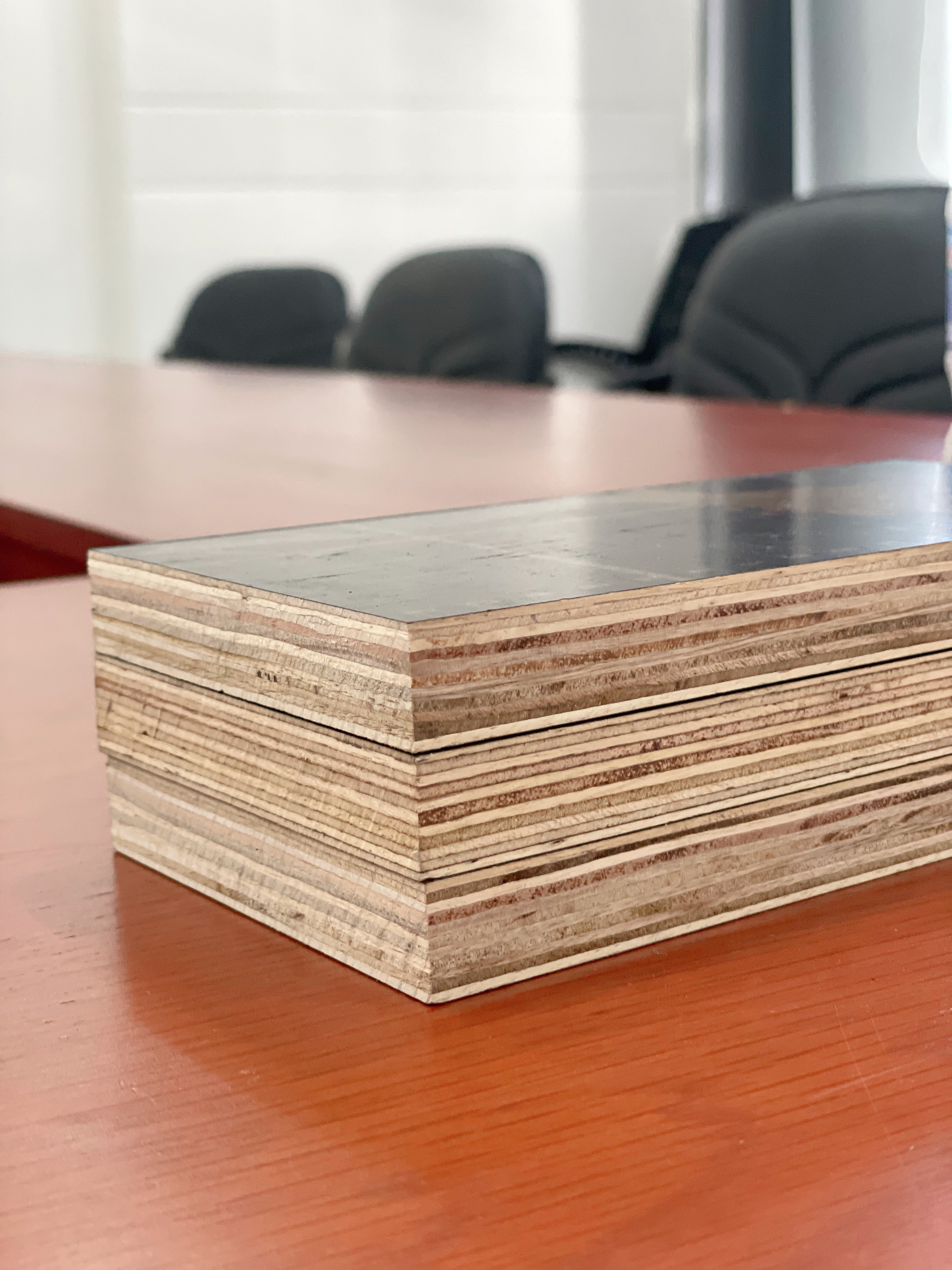 18mm Waterproof Film Faced Plywood for Construction Formwork E1 E2 Veneer Industrial Wooden Decking Boards