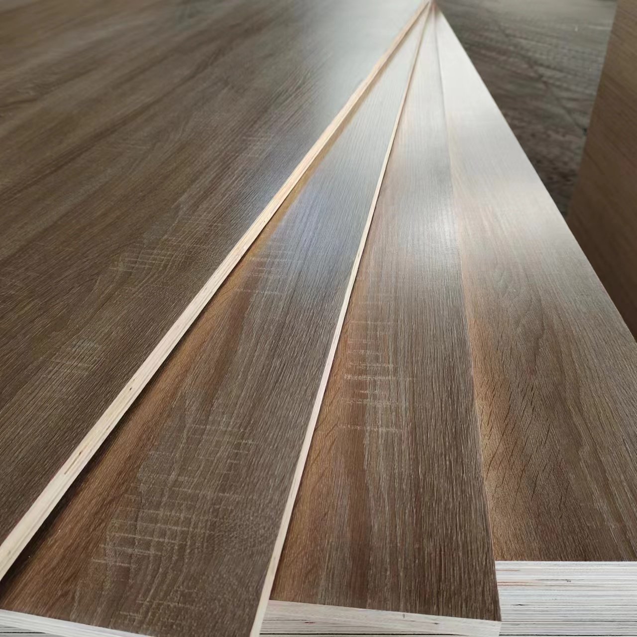Hot Sales Lumber Wood 3mm 6mm 9mm 18mm Laminated Plywood 4x8 Basswood/Birch Commercial Plywood Sheets For Furniture