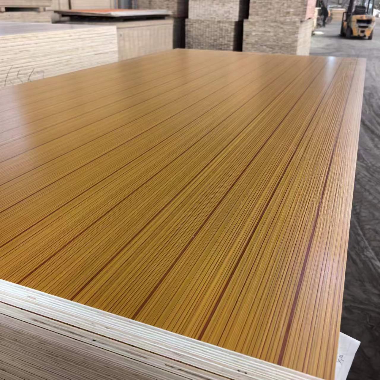 Hot Sales Lumber Wood 3mm 6mm 9mm 18mm Laminated Plywood 4x8 Basswood/Birch Commercial Plywood Sheets For Furniture