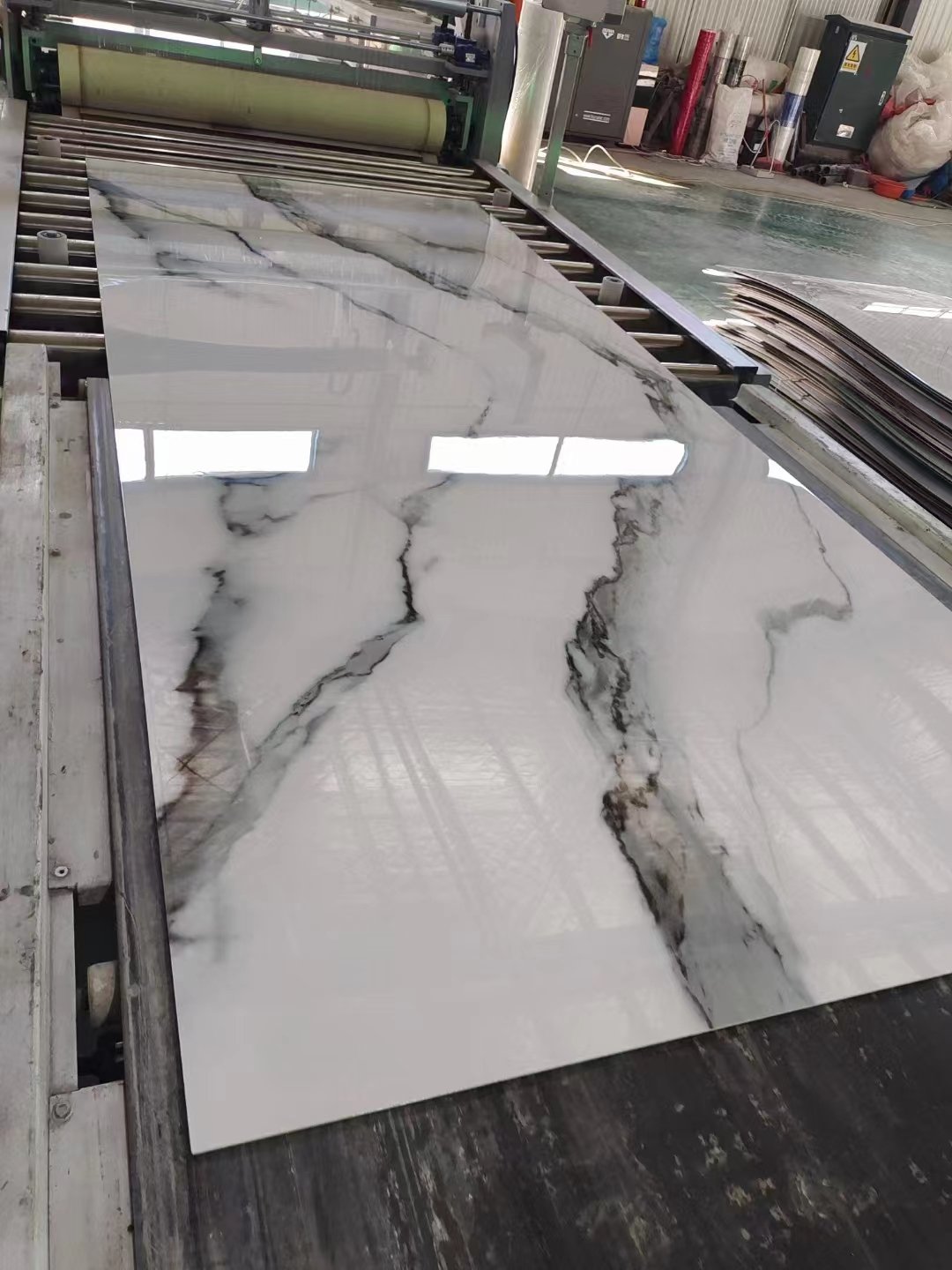 Wholesale Modern PVC UV Sheet 3mm Thin Marble Wall Panel Gold Look Geometric Pattern Moisture-Proof Wall Paneling Interior Walls