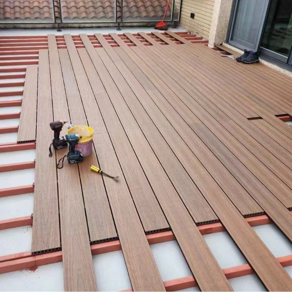 Hot Sale Interlocking Waterproof WPC Decking Board Outdoor Co-Extrusion Seamless Smooth Decking Gap Garden Exterior Oak Pine