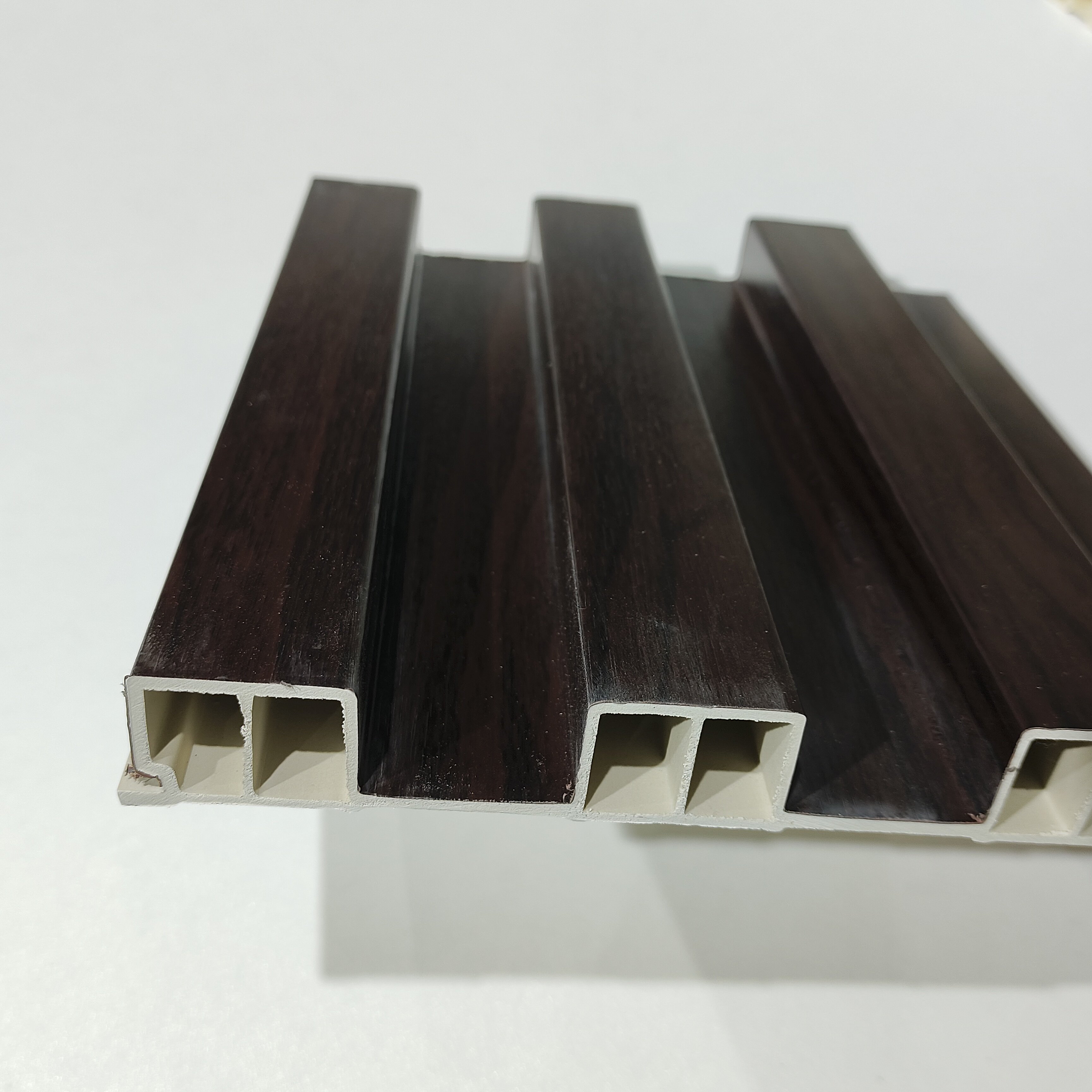 New Material White Board Fluted WPC Ceiling Wall Panel Cladding Pared WPC