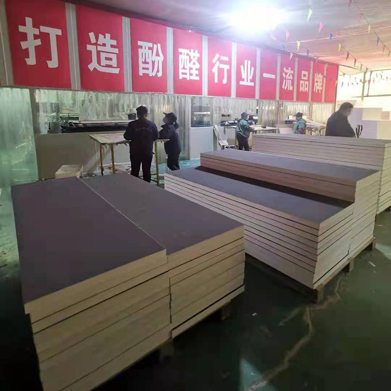 Phenolic foam cement substrate / Phenolic Foam reinforced concrete composite external wall panel