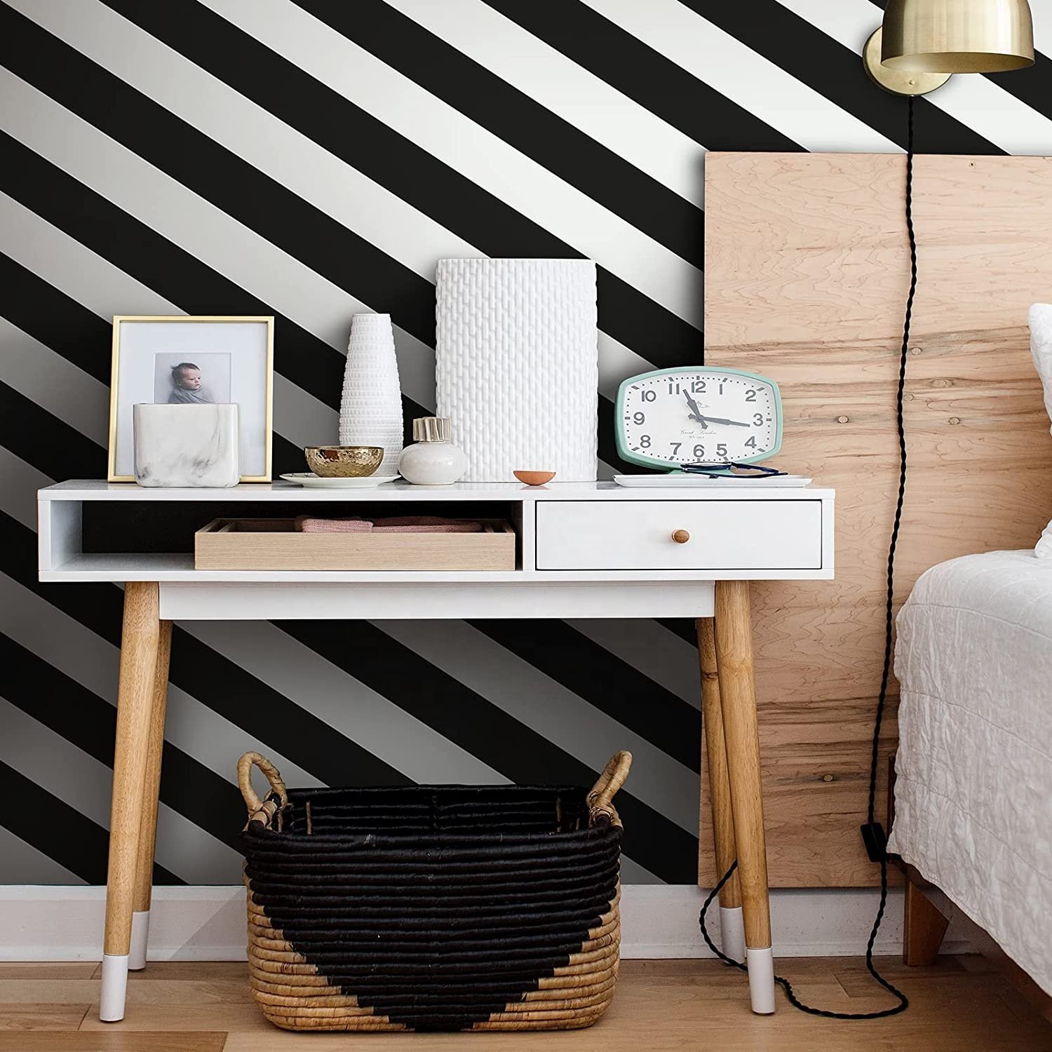 UDK Black and white striped minimalist wallpaper living room bedroom interior wall decoration modern wallpaper