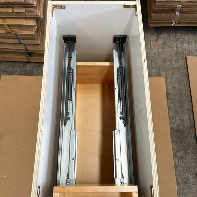 China/Vietnam Factory Wholesale RTA Ready To Assemble Kitchen Cabinets Painting Solid Wood Kitchen Base Cabinets With Drawers