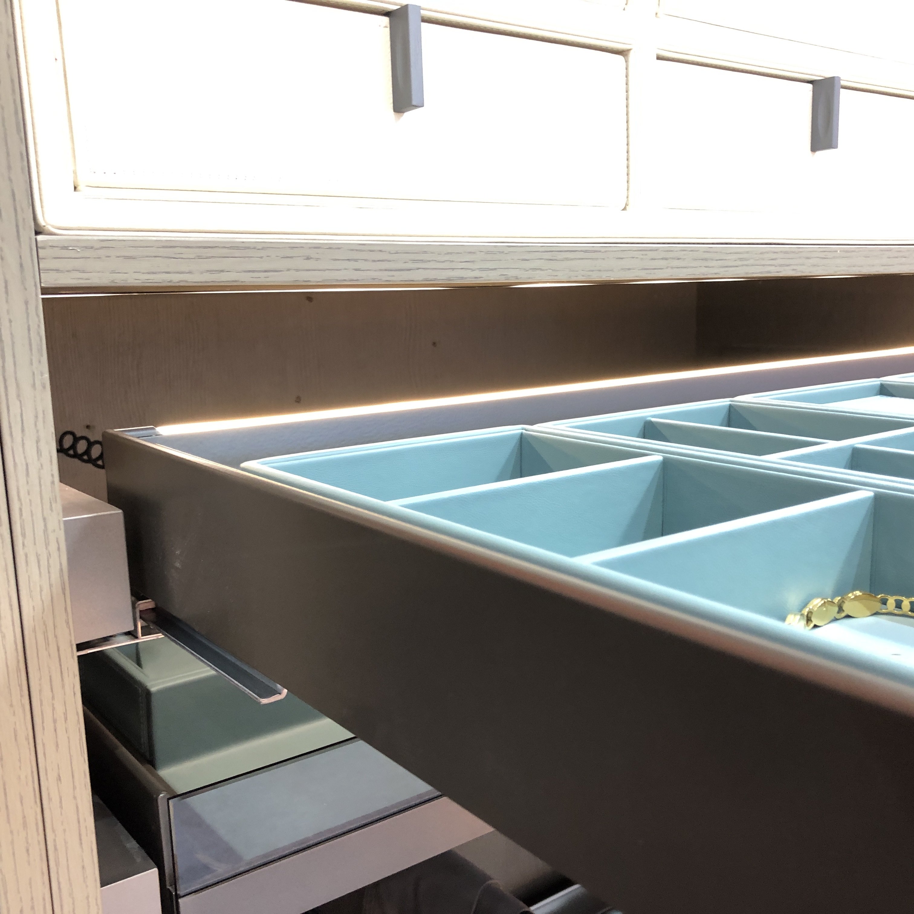 CEHNHF pull Out Glass Basket&Push To Open Softclose Drawer