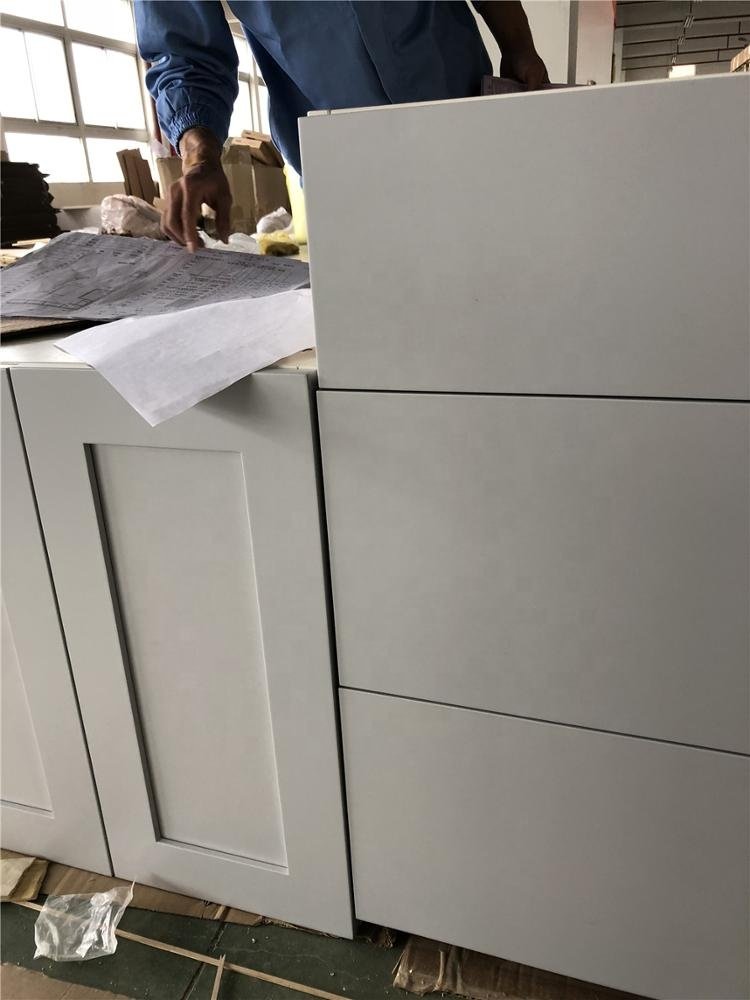 Factory Price Custom Modern White Solid Wood Shaker Classic Kitchen Cabinet Cupboard With Large Island